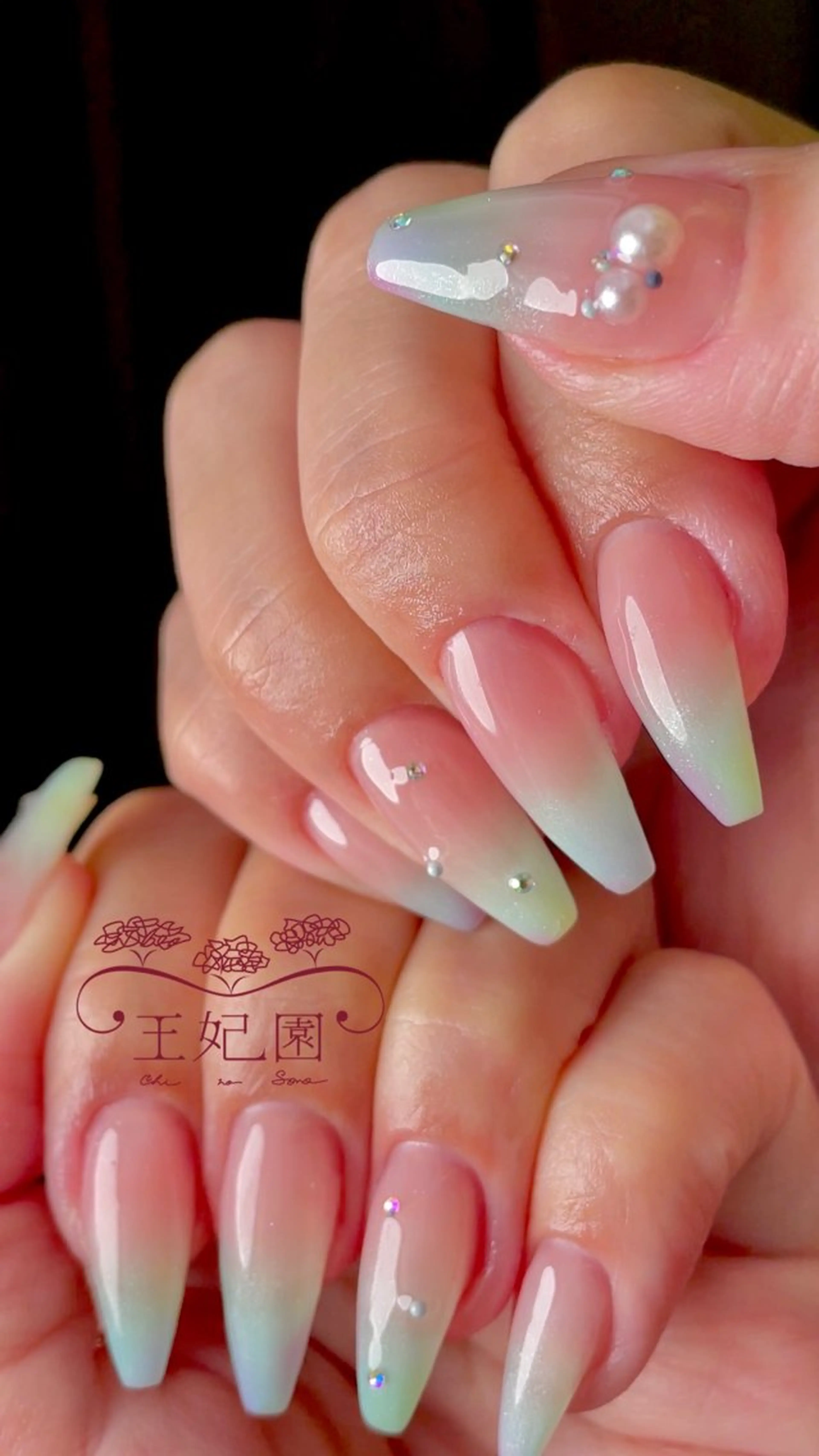 ネイル チークネイル グラデーション 韓国ネイル 水色 ワンホンネイル nail salon王妃の園所属・王妃の園 ohinosonoのネイルデザイン