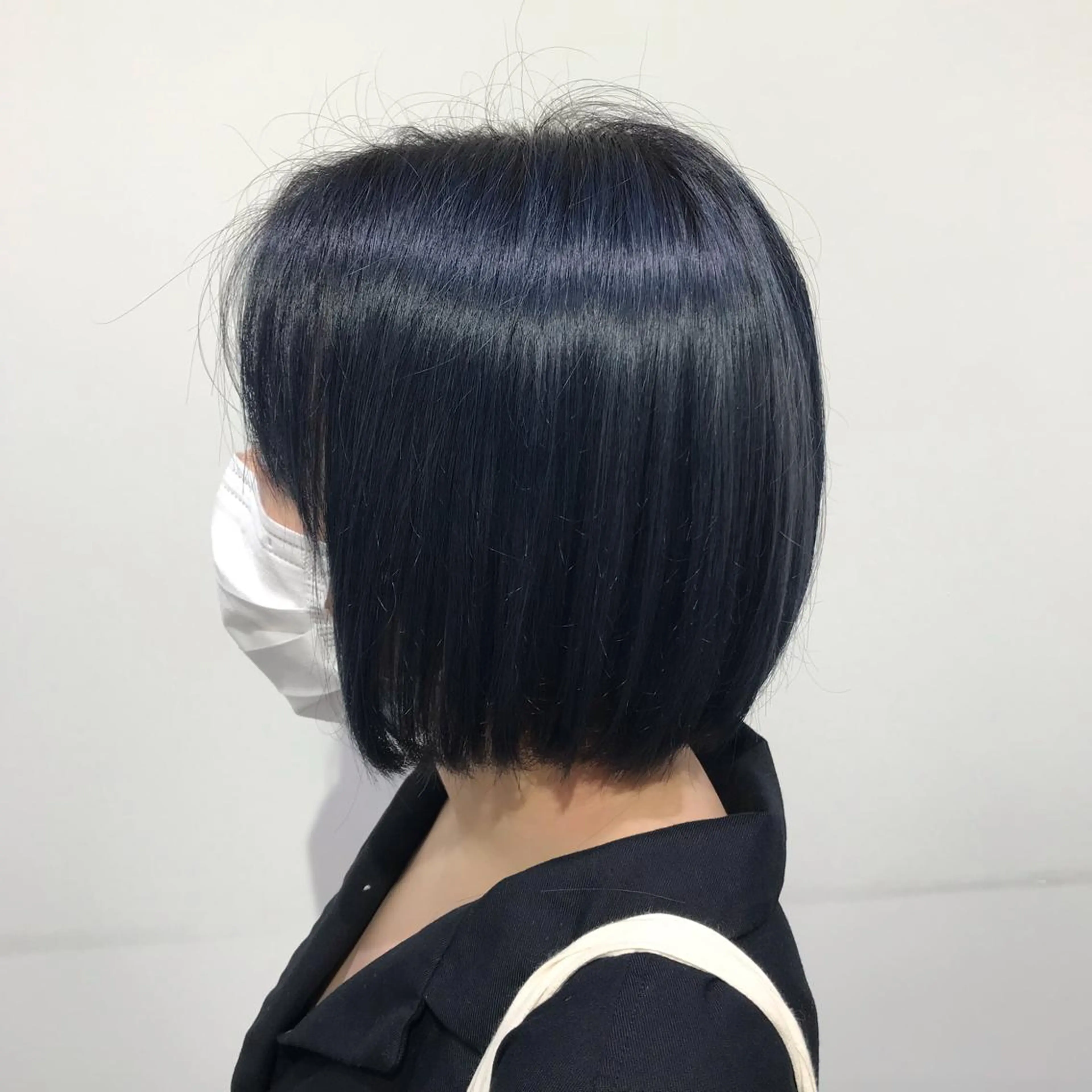 ミディアム カラー 切りっぱなしボブ ブルーカラー ブルージュ ボブ ヘアカラー トリートメント 暖色カラー🌹 中山由梨のヘアスタイル