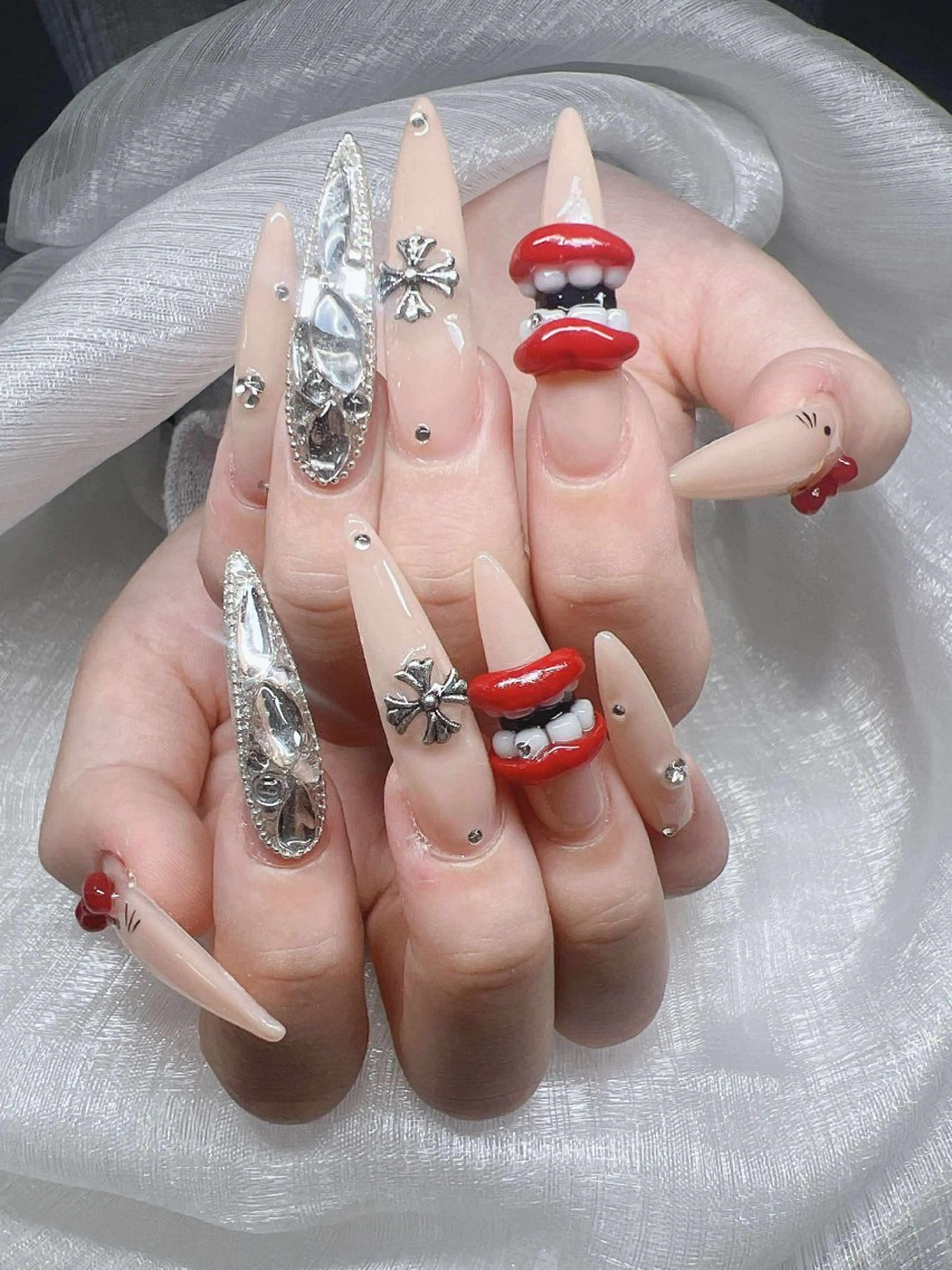 ネイル 長さ出し グラデーション 卒業式 キラキラネイル マグネットネイル ハンドネイル Lee Nailsのネイルデザイン