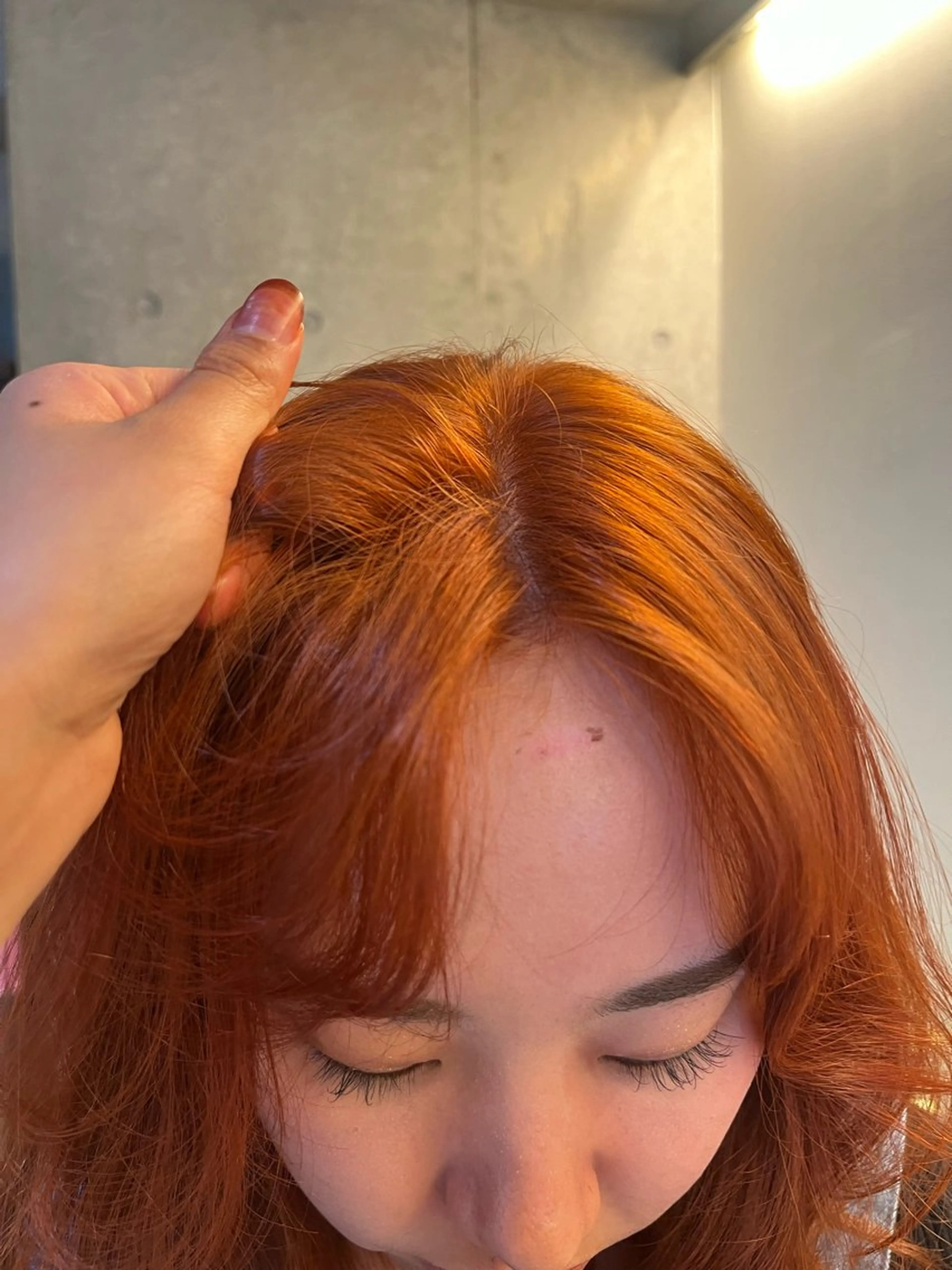 ミディアム オレンジブラウン 顔まわりレイヤー レイヤーカット シャギー カット ヘアカラー レイヤーカット/ウル フ　chinatsuのヘアスタイル