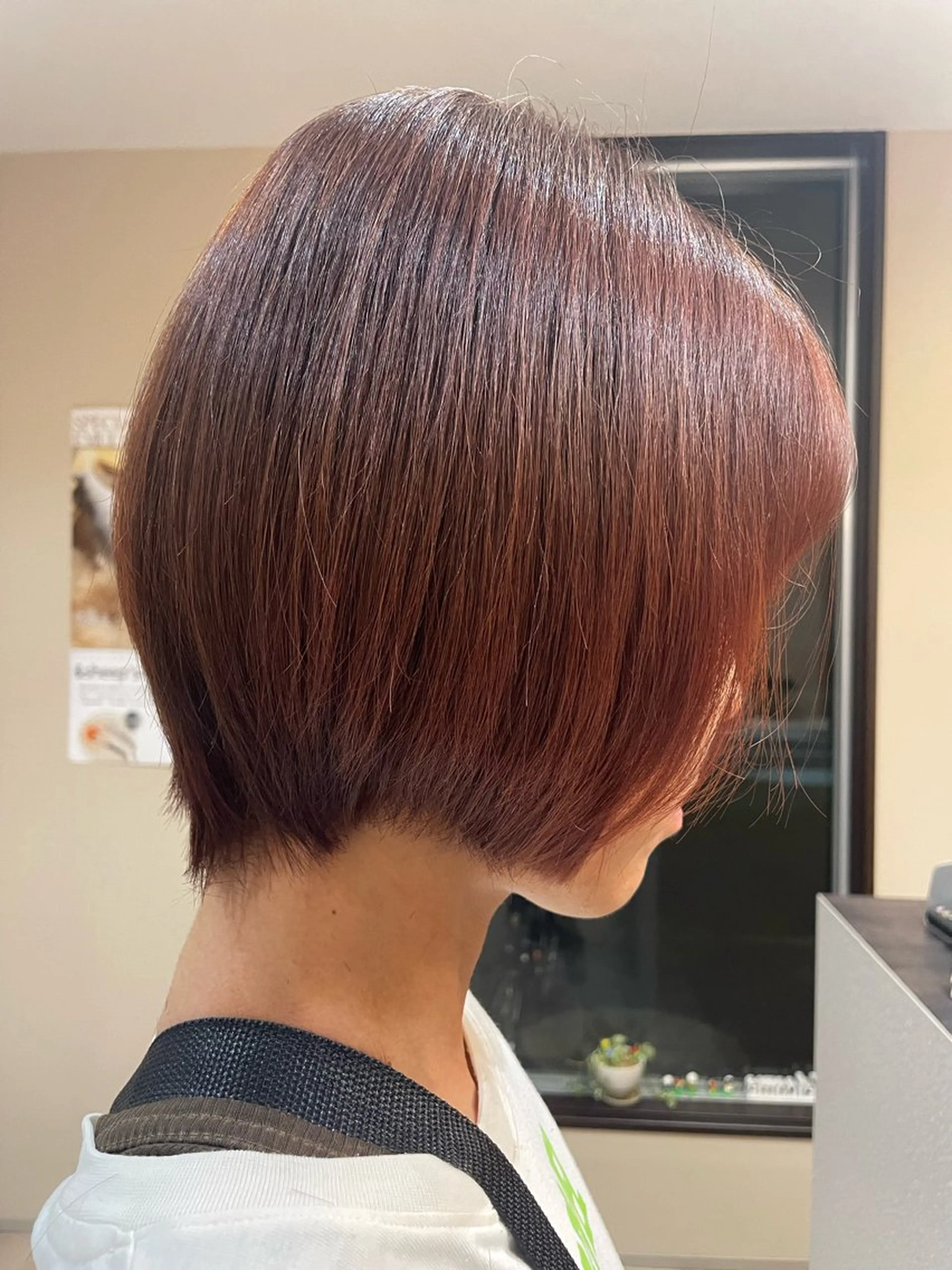 ショート ヘアカラー 岡本 彩香のヘアスタイル