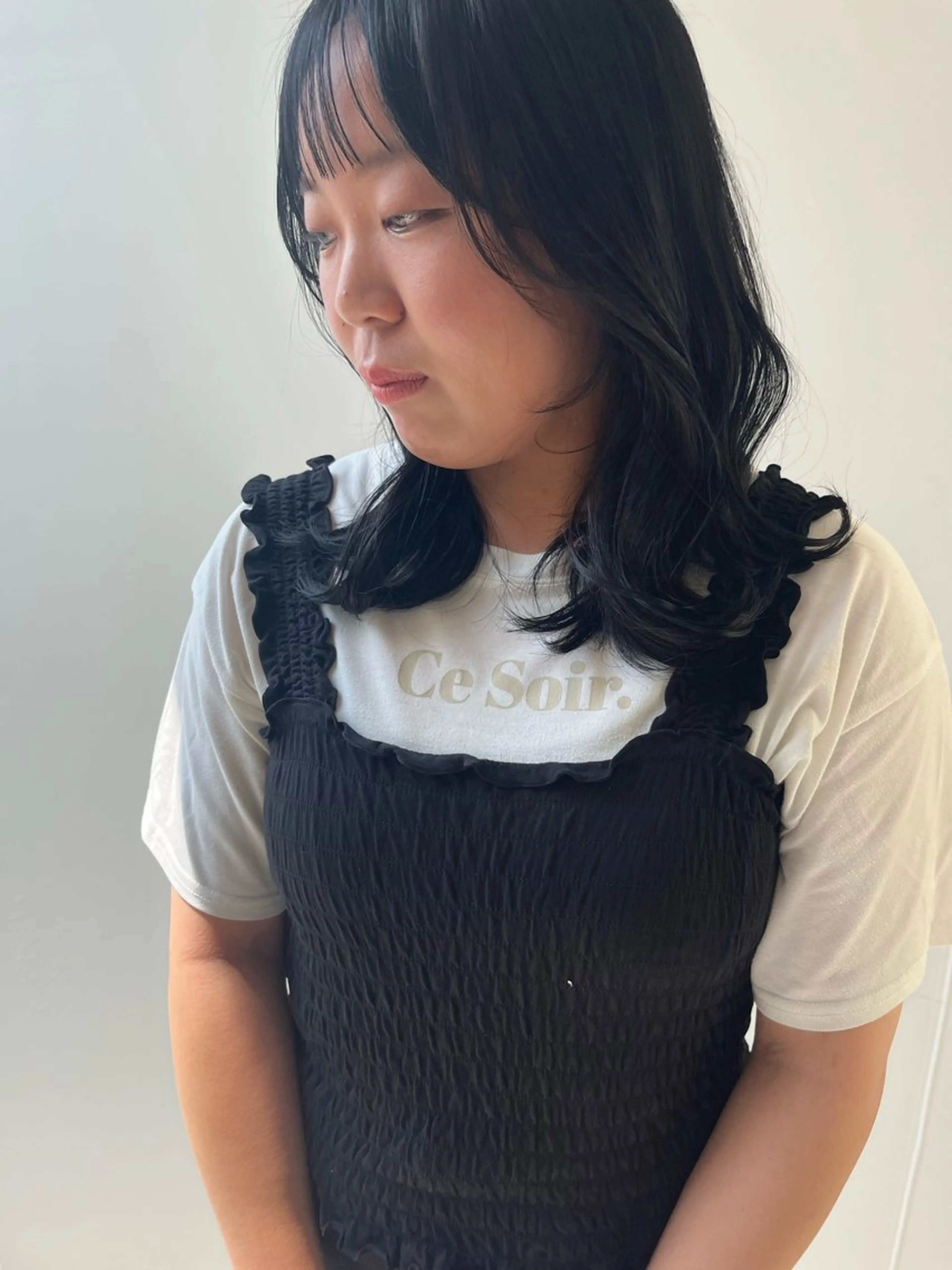 セミロング カット 松本 茜のヘアスタイル