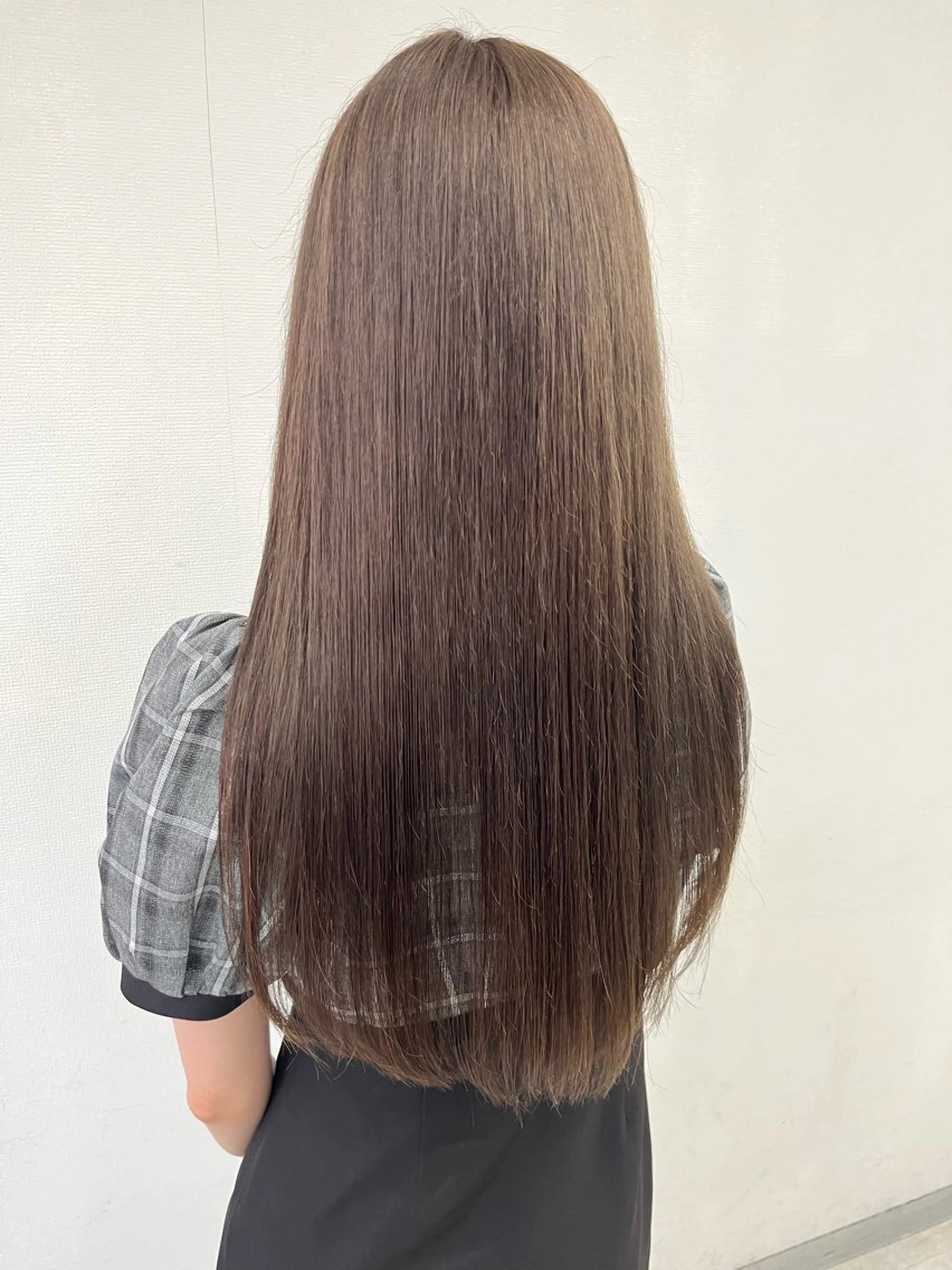 ロング カラー 透明感カラー🪿🤍 小顔カットのヘアスタイル