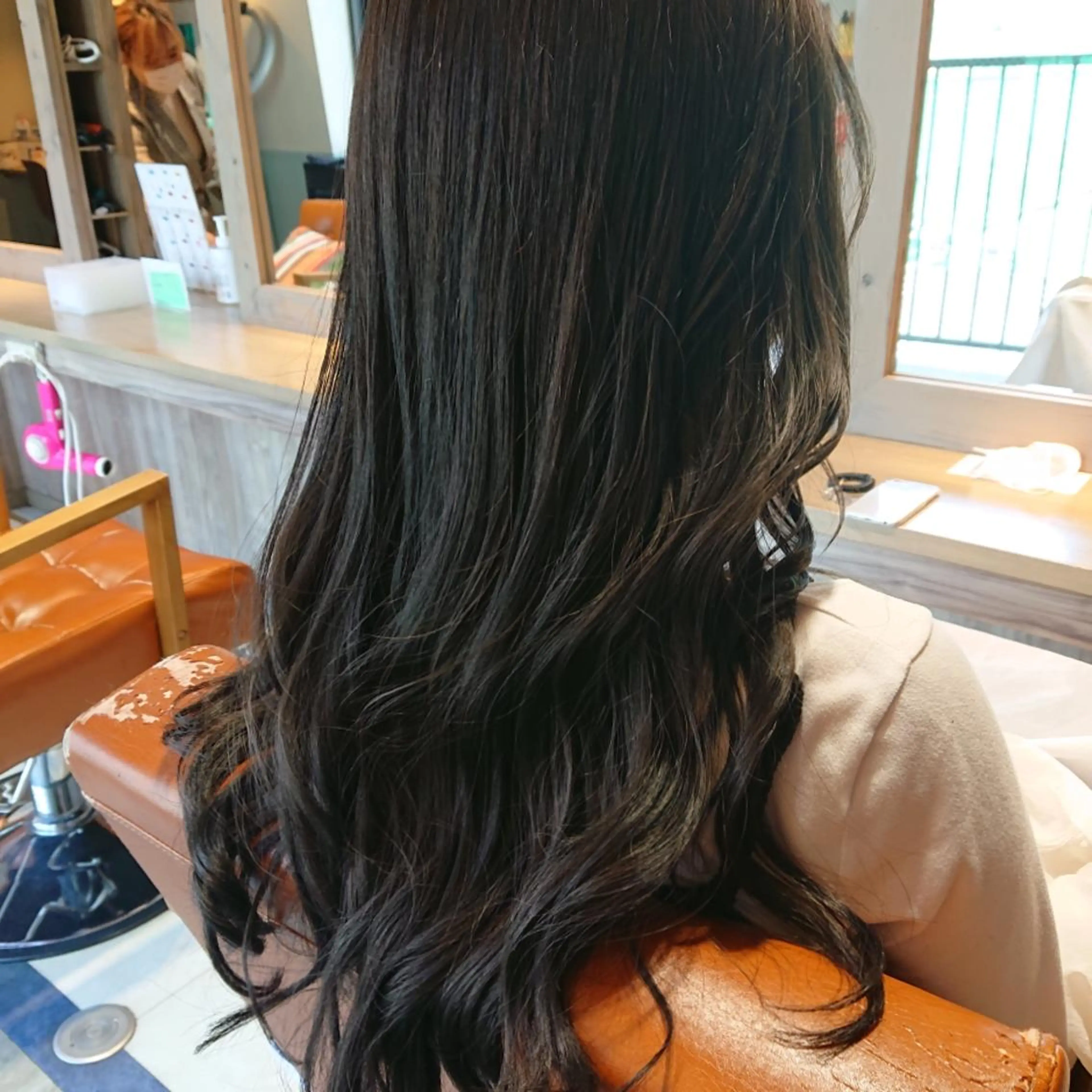 ロング カット ヘアカラー トリートメント alushe 岡 陽子のヘアスタイル