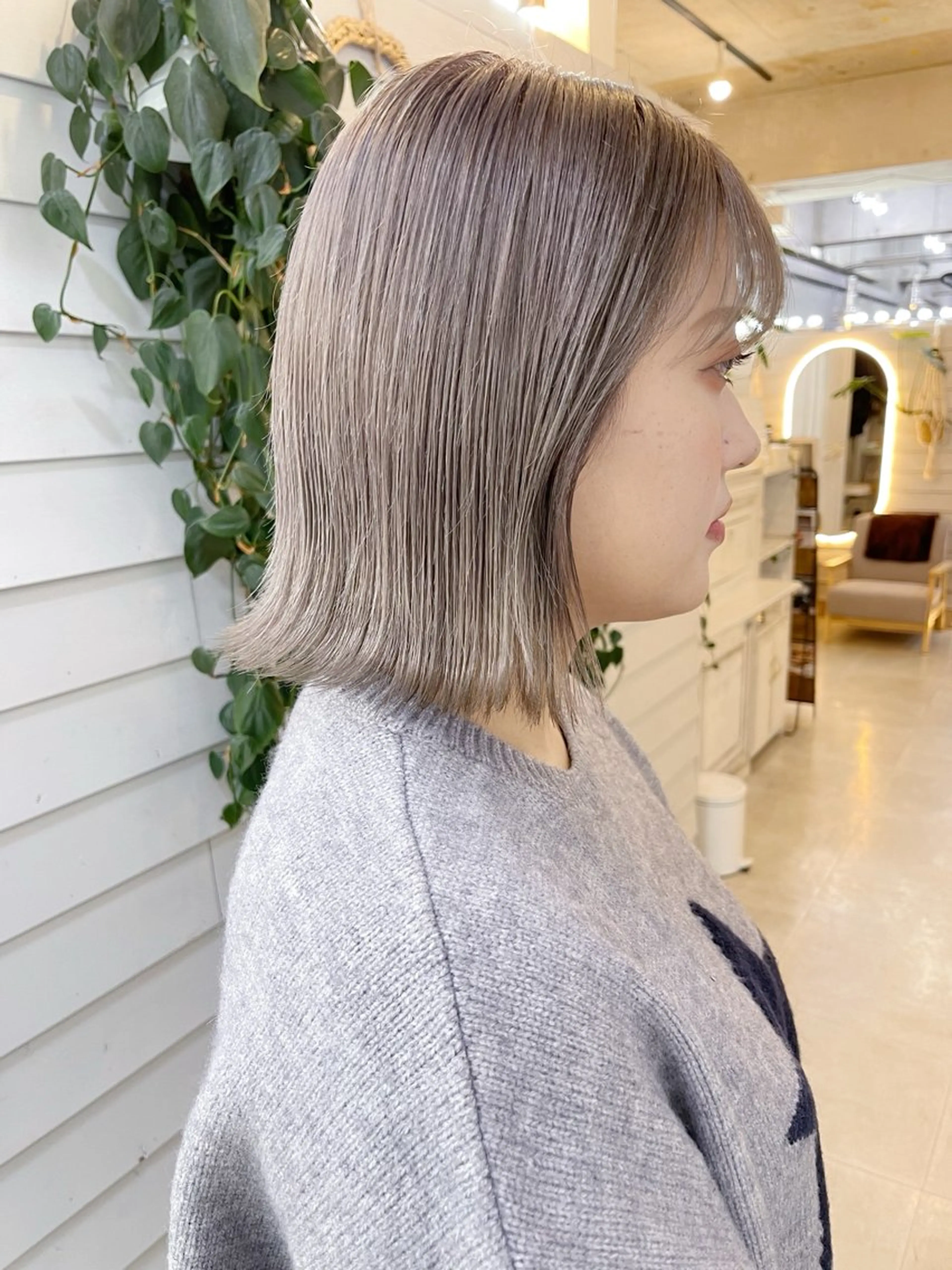 ミディアム カラー ベージュカラー ブリーチ ミルクティーベージュ ボブ ヘアカラー トリートメント AiM 大名のヘアスタイル