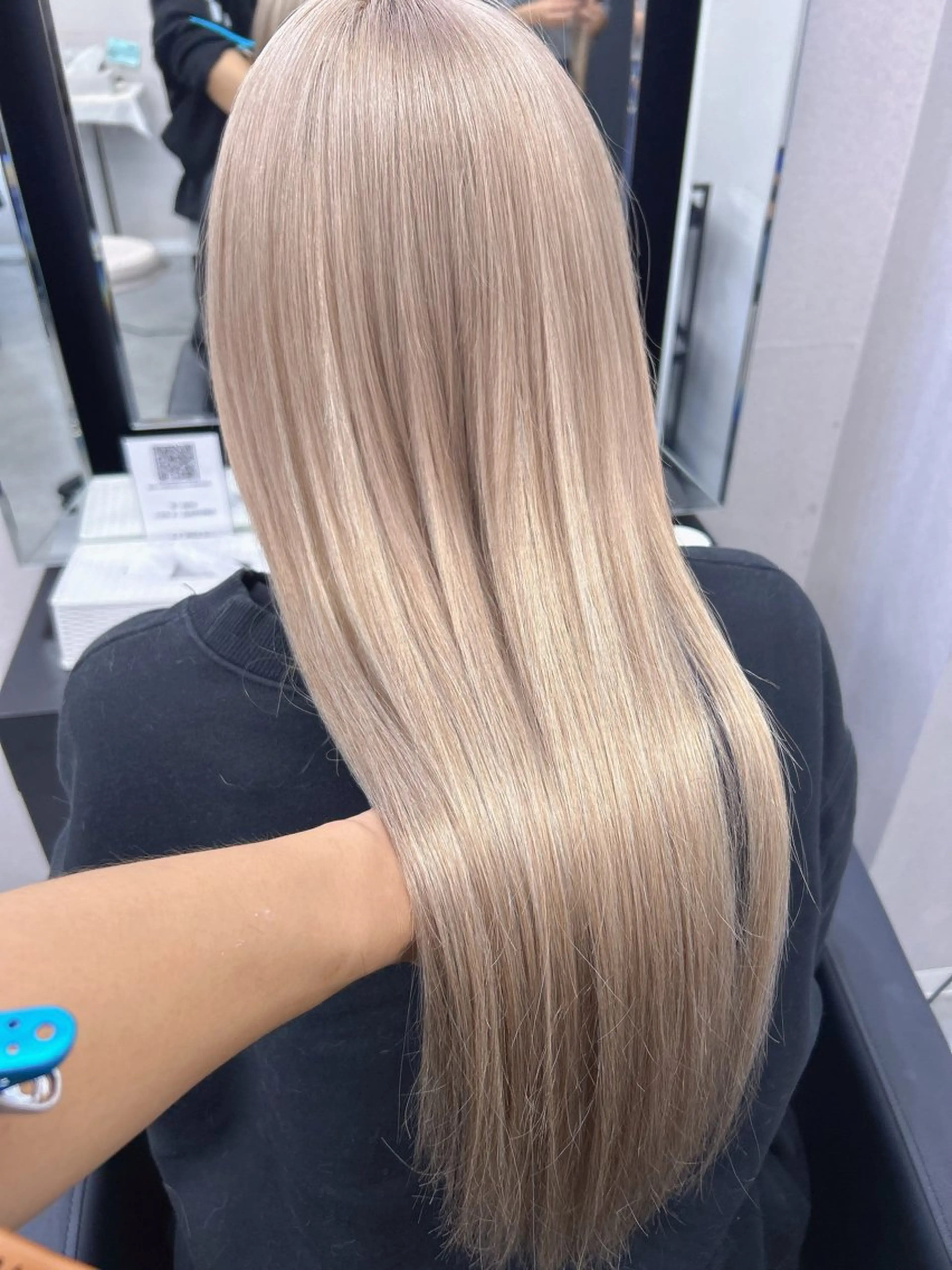 ロング カラー シールエクステ バレイヤージュ ベージュカラー ダブルカラー ハイライトカラー カット ヘアカラー トリートメント エクステ ヘアセット alpha. カラーエクステ下妻のヘアスタイル