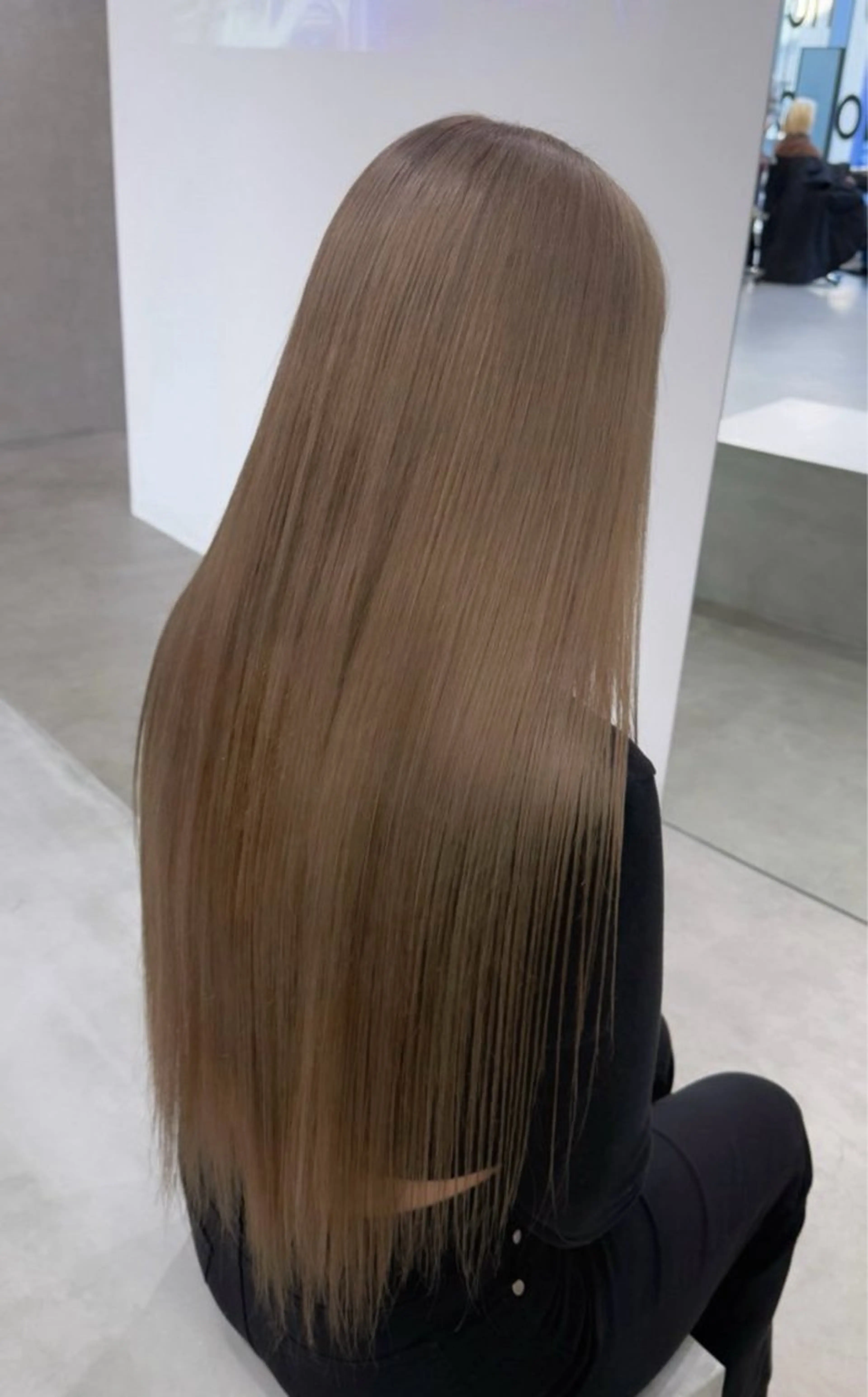 ロング カラー ベージュカラー ハイトーンカラー ミルクティーベージュ ヘアカラー 🩷hair salon dot. tokyo color 🩷所属・カット￥1,100円 ⌇Hao 🎀✮のヘアスタイル