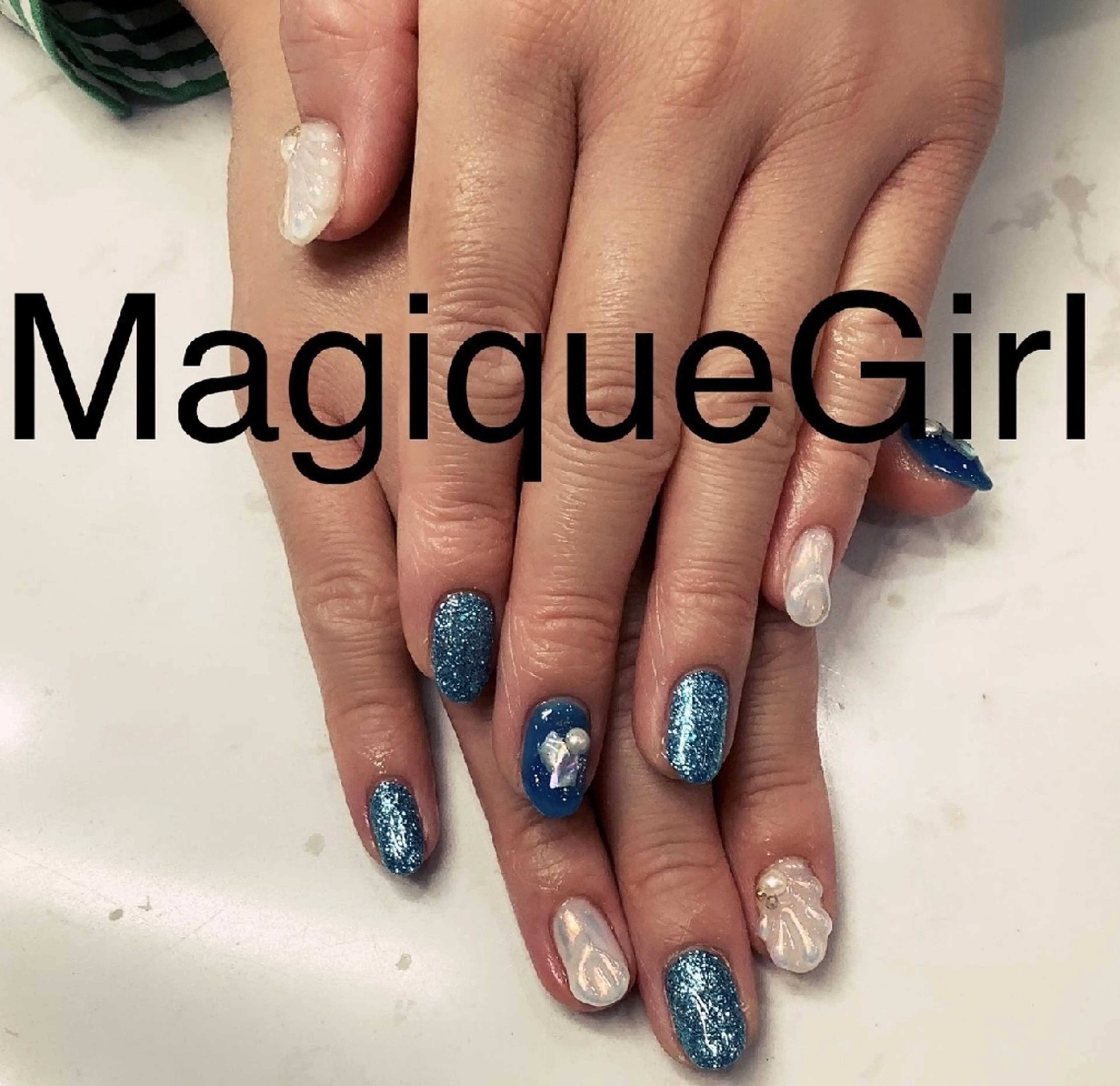 ネイル オーロラネイル ブルー 夏ネイル ハンドネイル Magique Girlのネイルデザイン