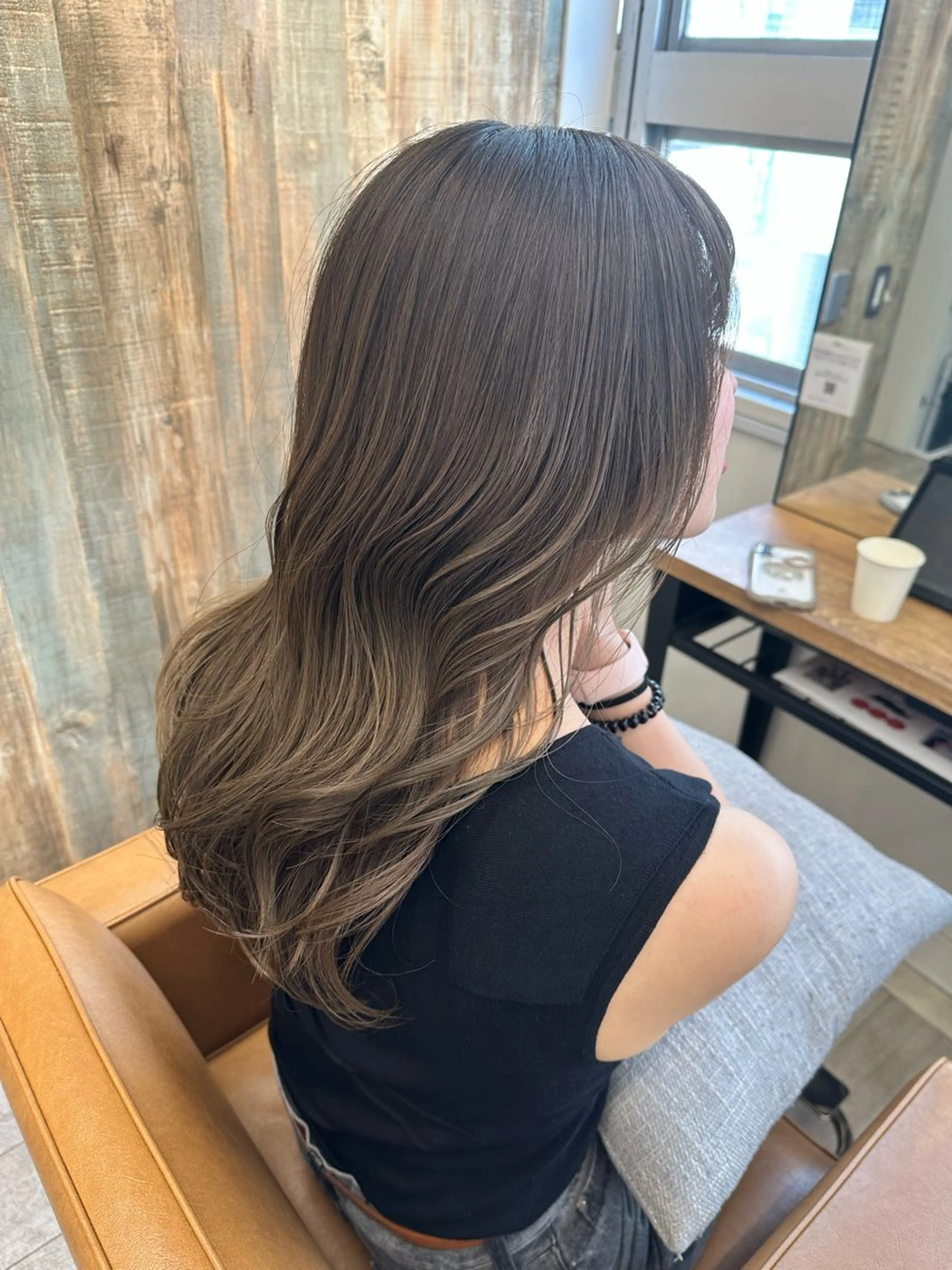 ロング カラー アッシュ アッシュブラウン ブラウンカラー グラデーションカラー くびれヘア カット ヘアカラー トリートメント 🌈ショート/レイヤ ー特化/中村崇宏🌈のヘアスタイル