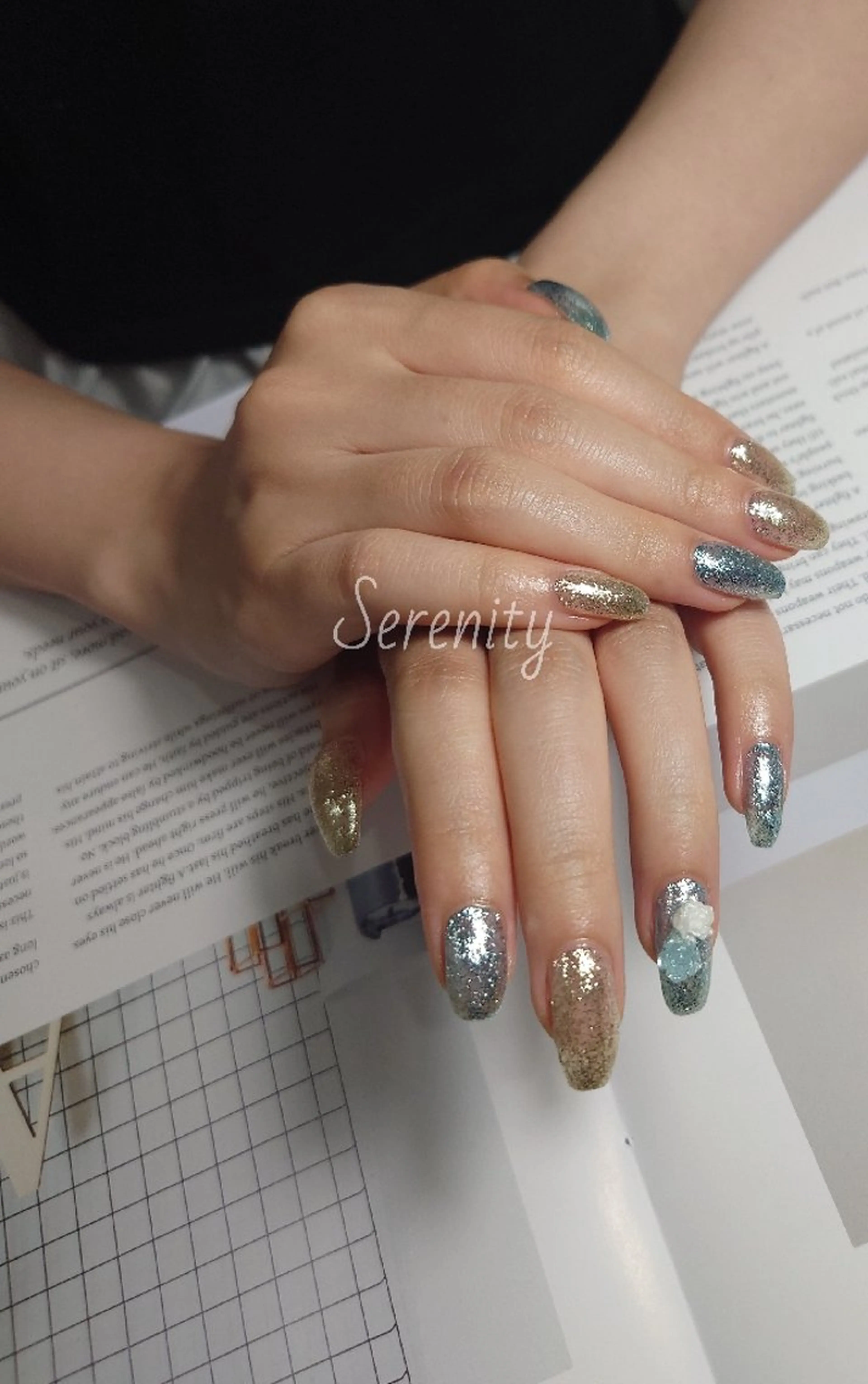 ネイル ブルー フットネイル ゴールド ラメ(グリッター) ロングネイル nail  serenityのネイルデザイン