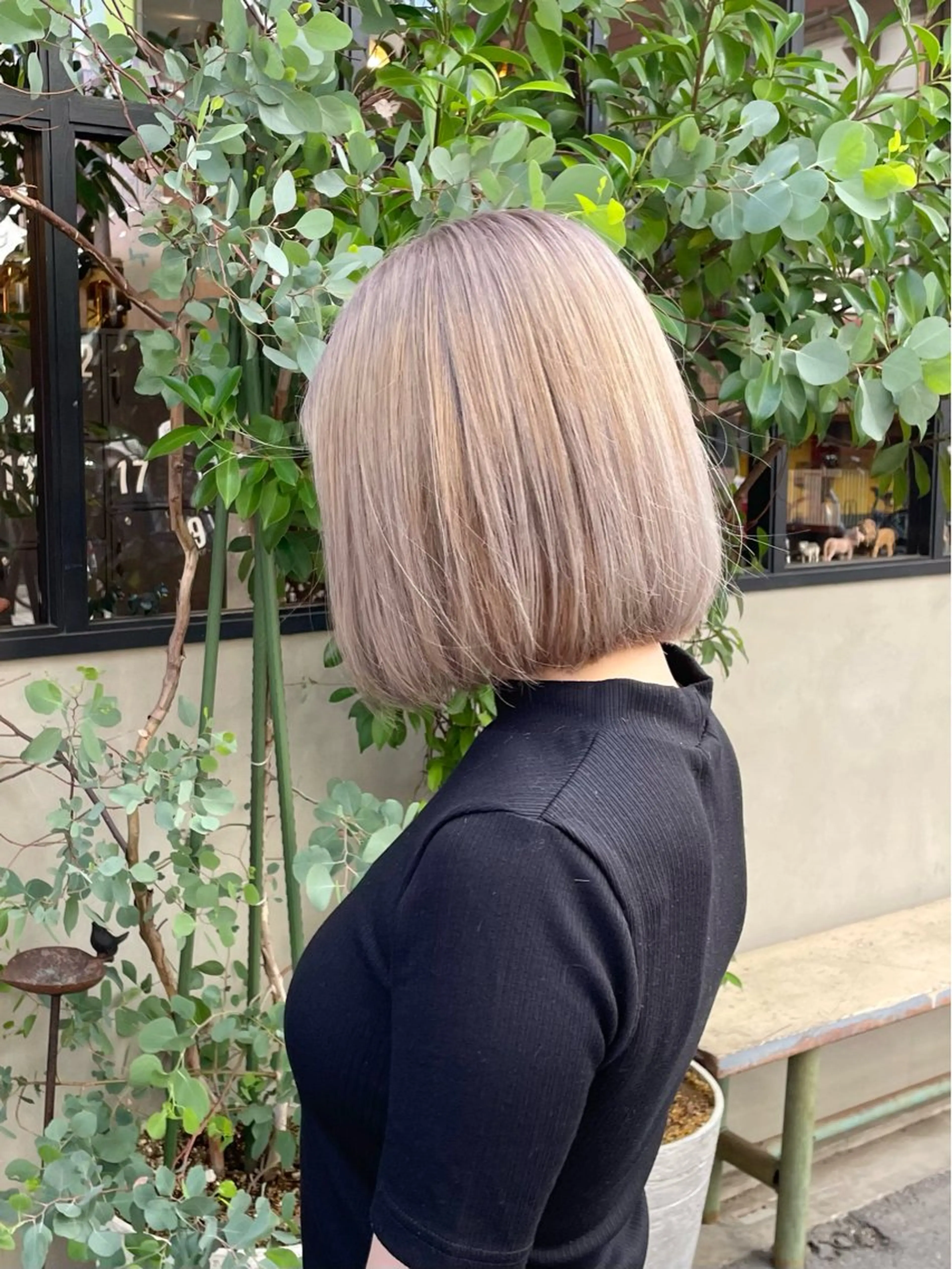 ショート カラー ブリーチ グレージュ ヘアカラー トリートメント 竹内 春奈のヘアスタイル