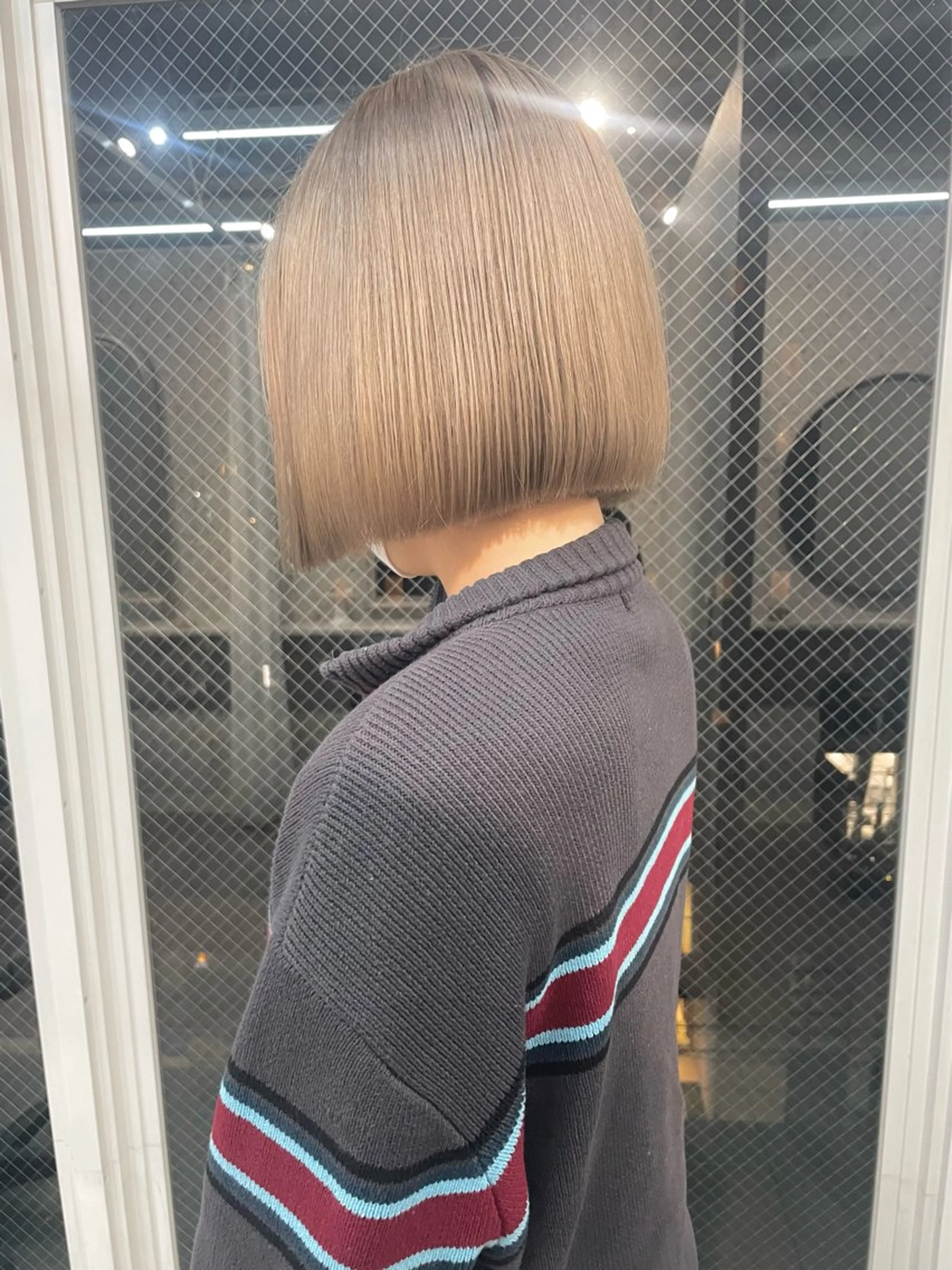 ミディアム カラー ベージュカラー ミルクティーベージュ lani hair salon所属・SHOTO ハイトー ン/デザインカラーのヘアスタイル