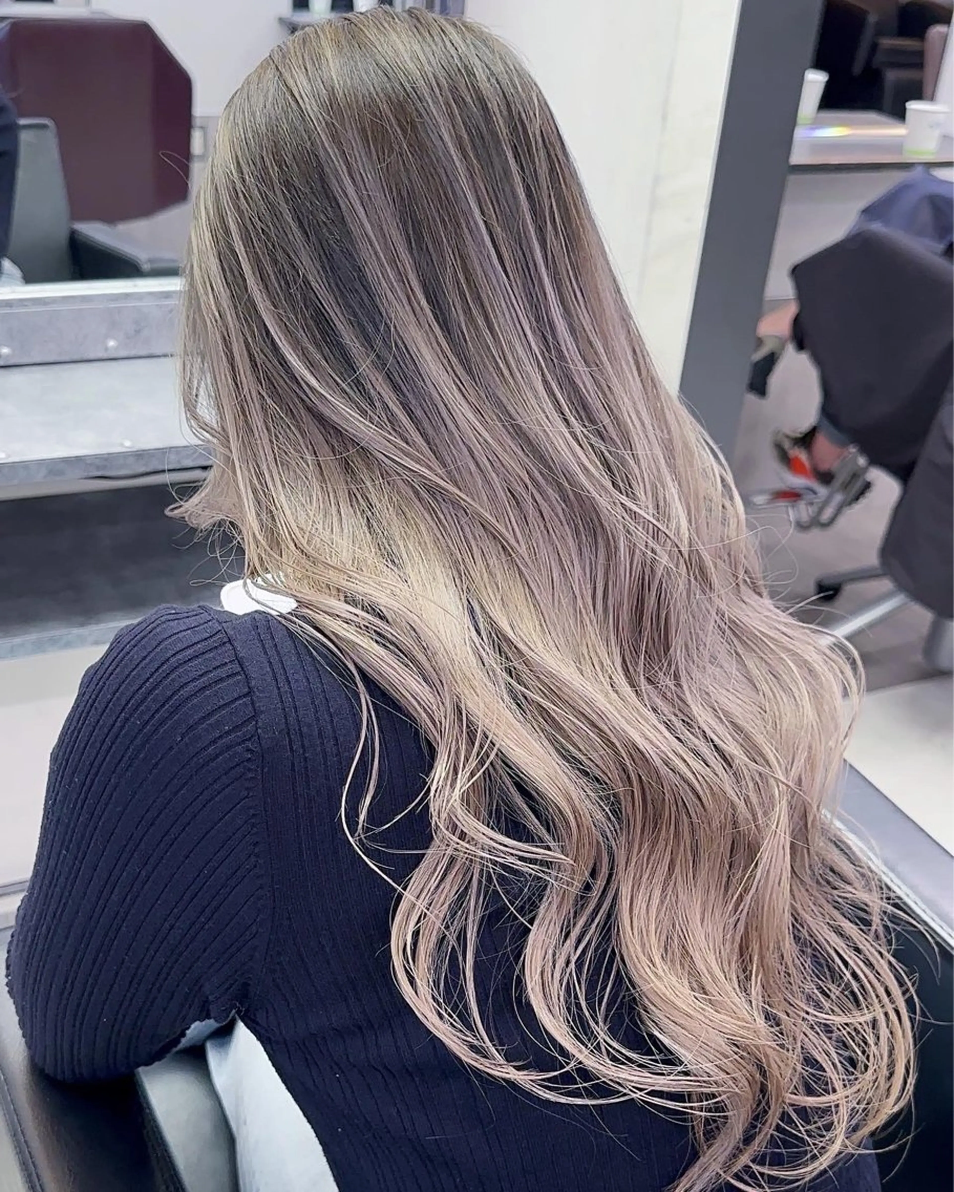 ロング カラー バレイヤージュ デザインカラー レイヤーカット AiM エイム　韓国レイヤーのヘアスタイル