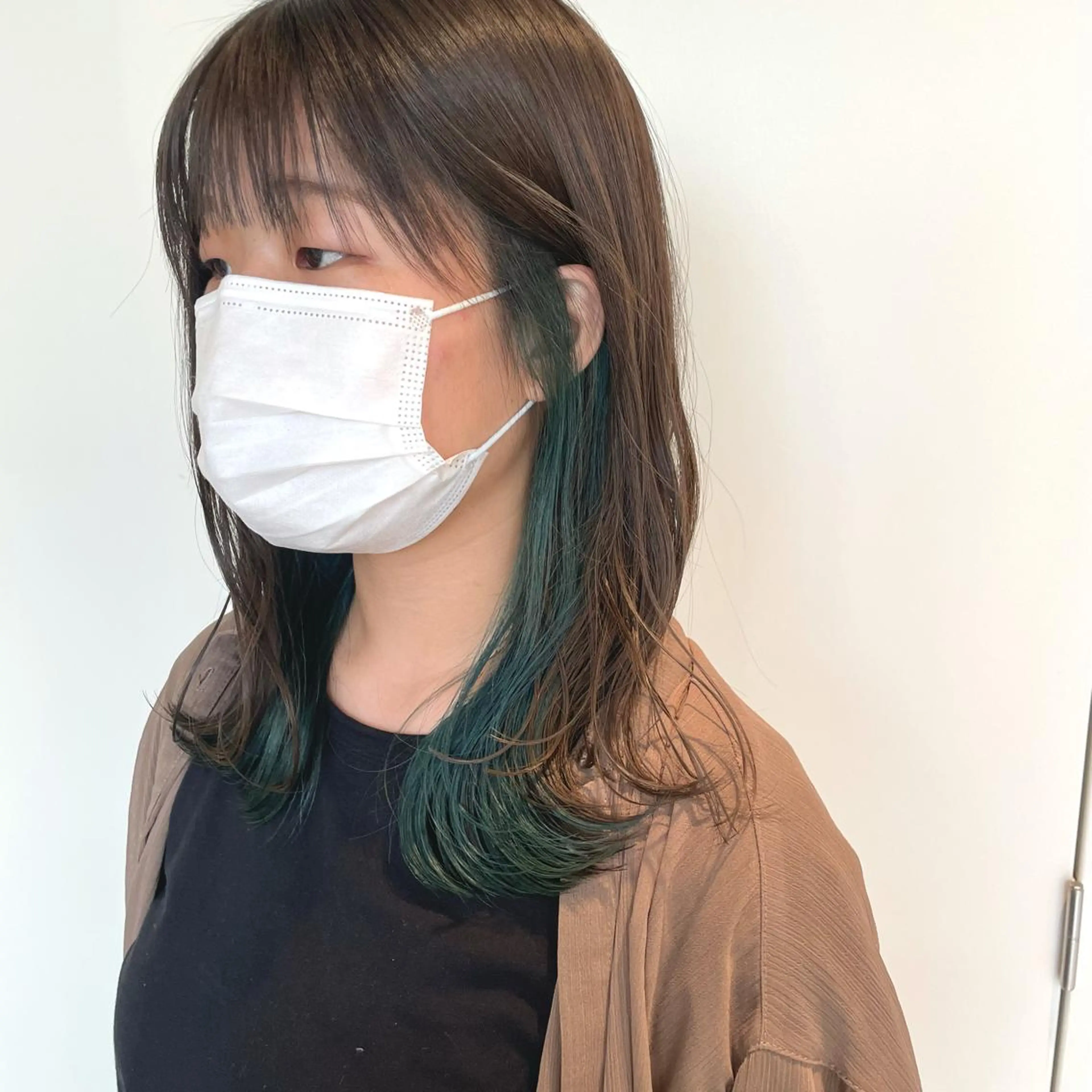 セミロング カラー ブリーチ インナーカラー 透明感カラー/ 寺田千雅子のヘアスタイル