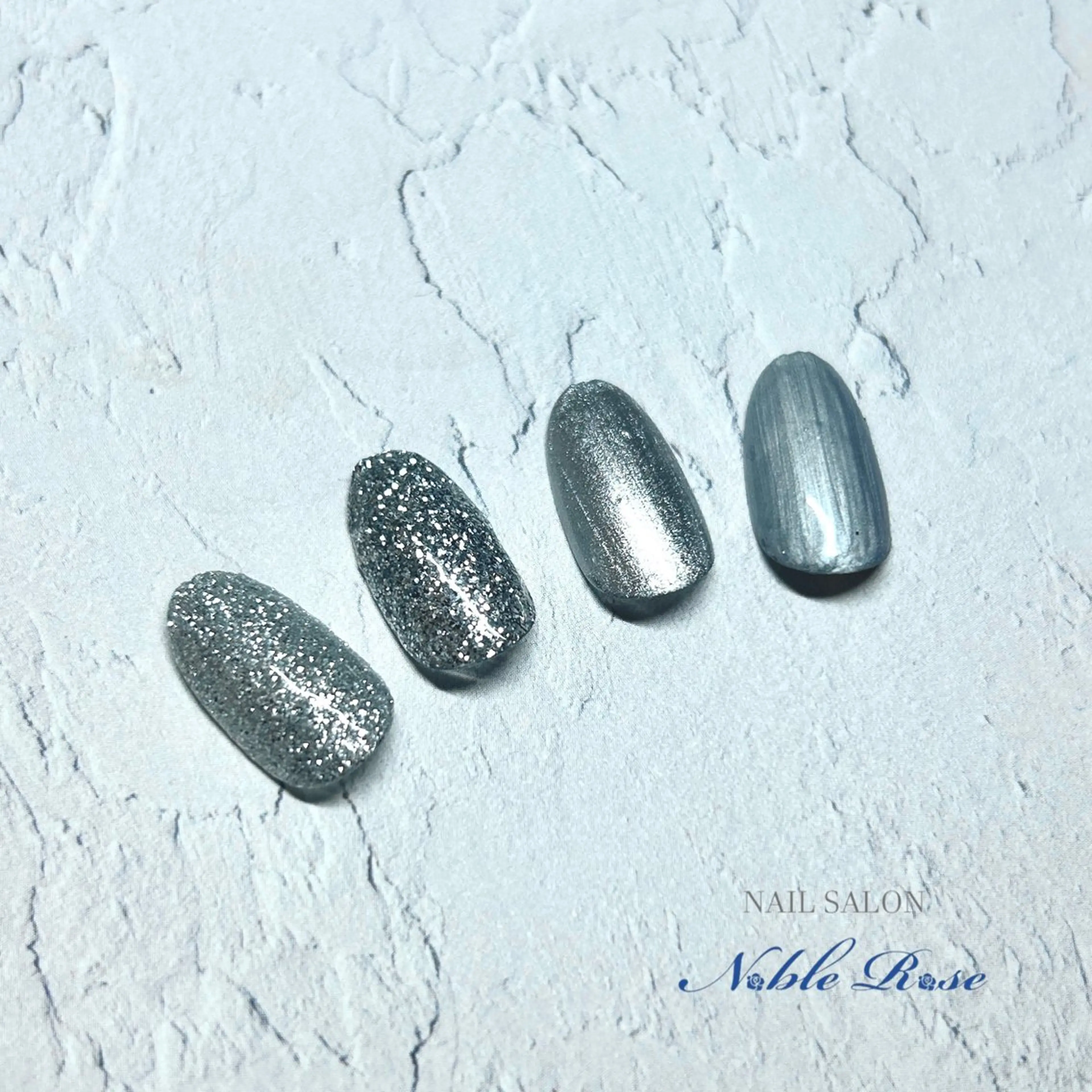 ネイル ラメ(グリッター) シルバー Noble Rose🥀のネイルデザイン