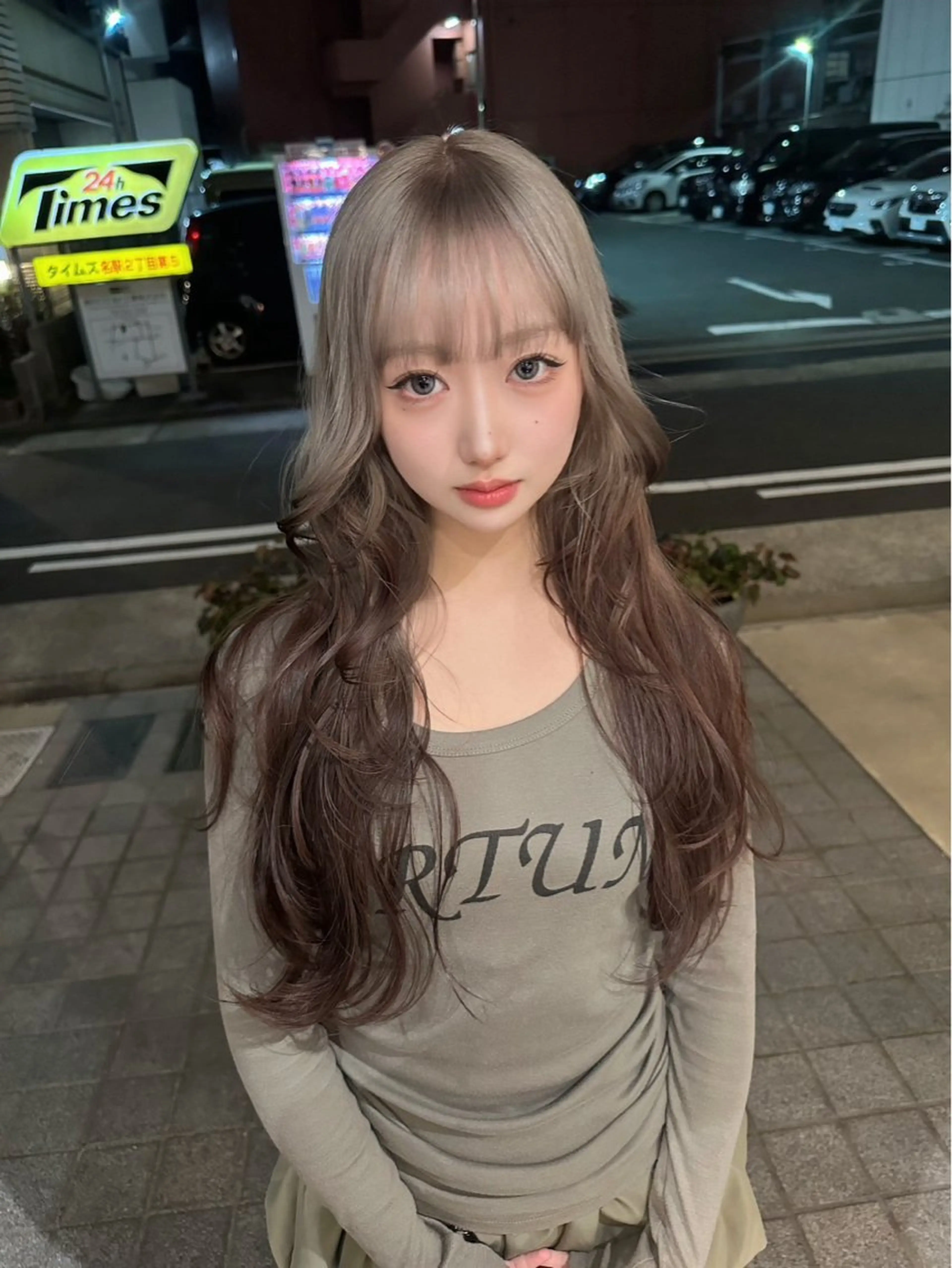 ロング カラー 閼伽井 誇和のヘアスタイル