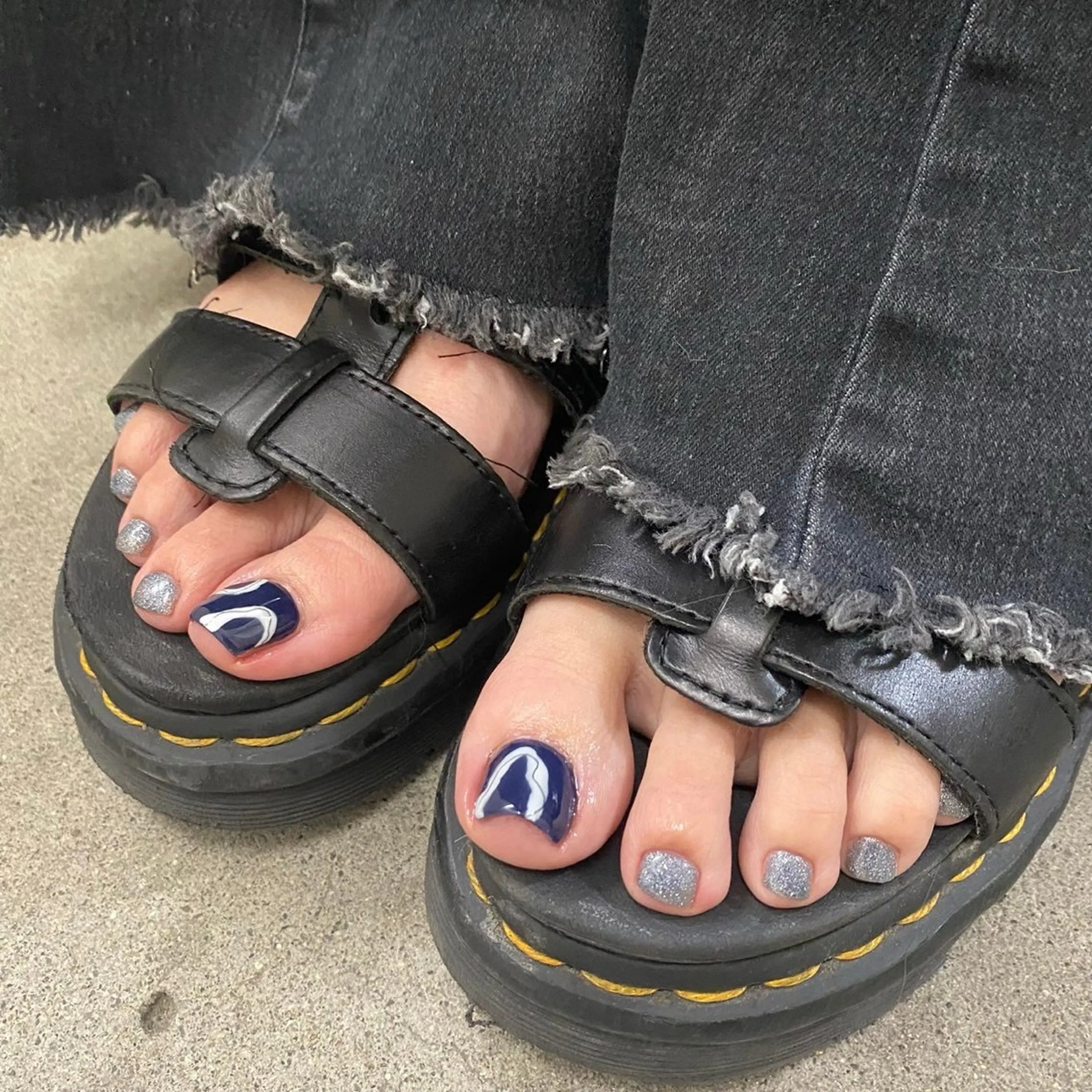 ネイル フットネイル ネイビー ニュアンスネイル HONOKA W 【深江橋店】のネイルデザイン