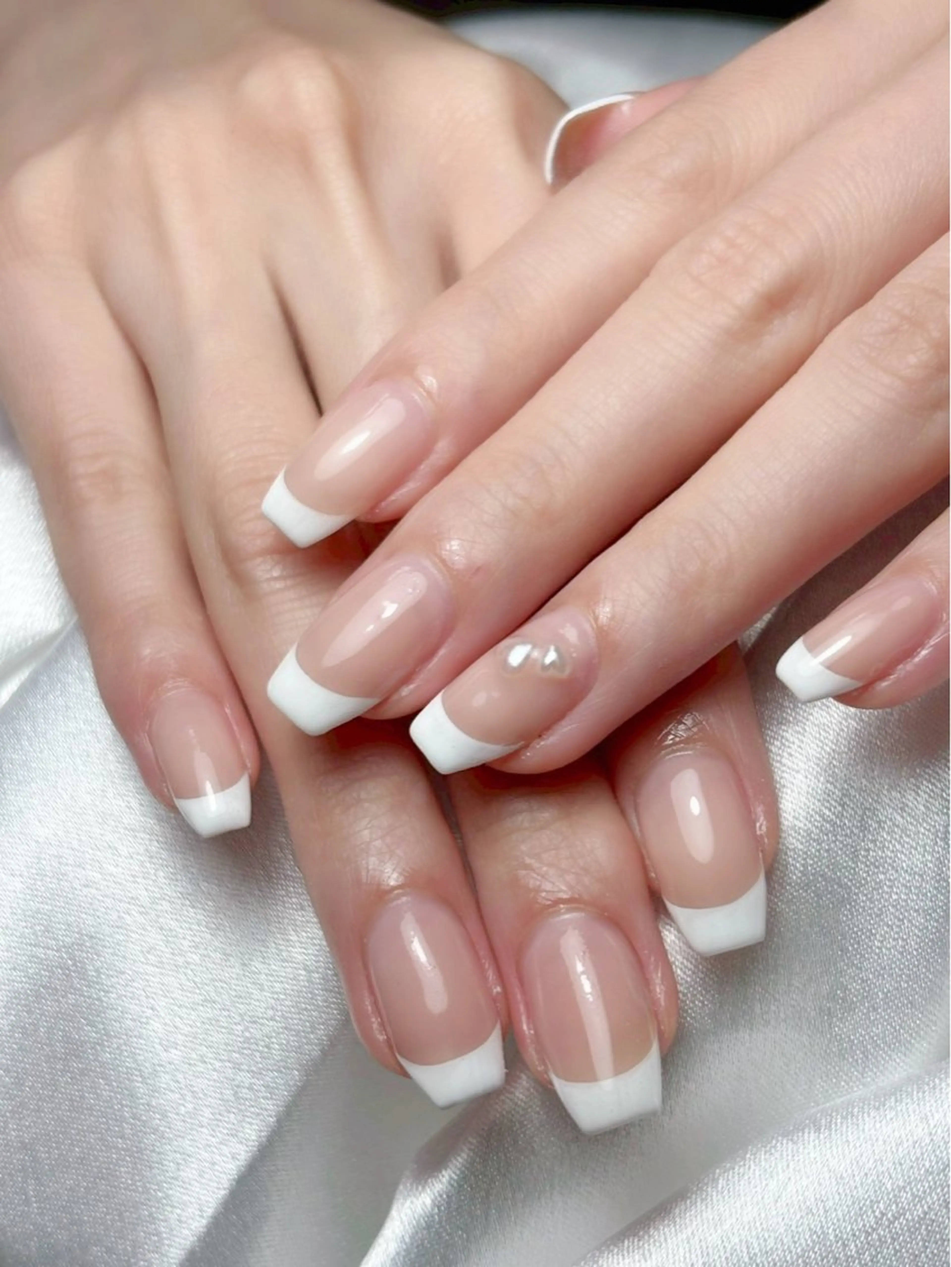 王道フレンチ　ベース自由（ラメ、ガラス、ミラーOK）の写真