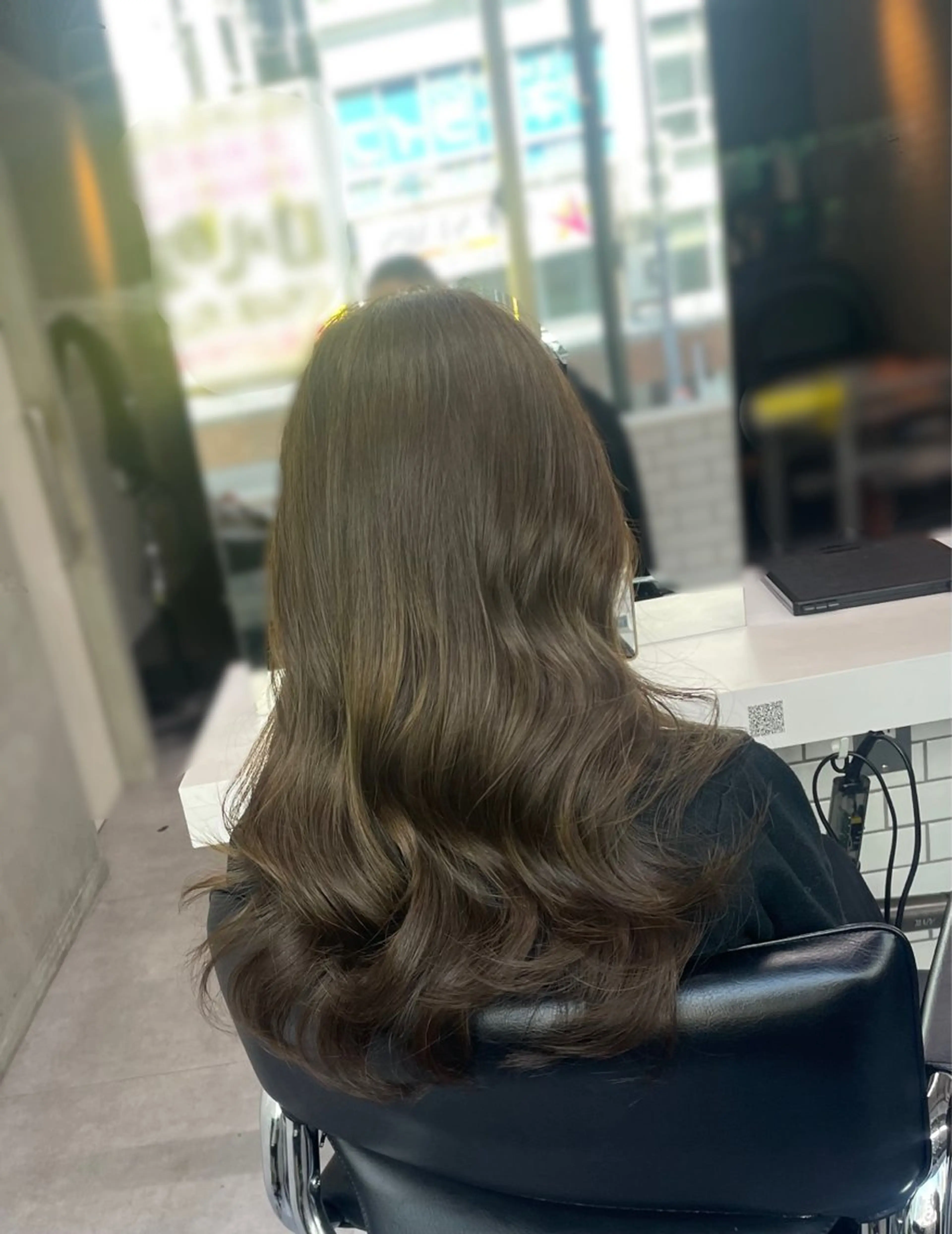 セミロング カラー ブリーチ 透明感カラー ブリーチなしカラー オリーブカラー カット ヘアカラー トリートメント 透け感カラー✂️ yuuのヘアスタイル