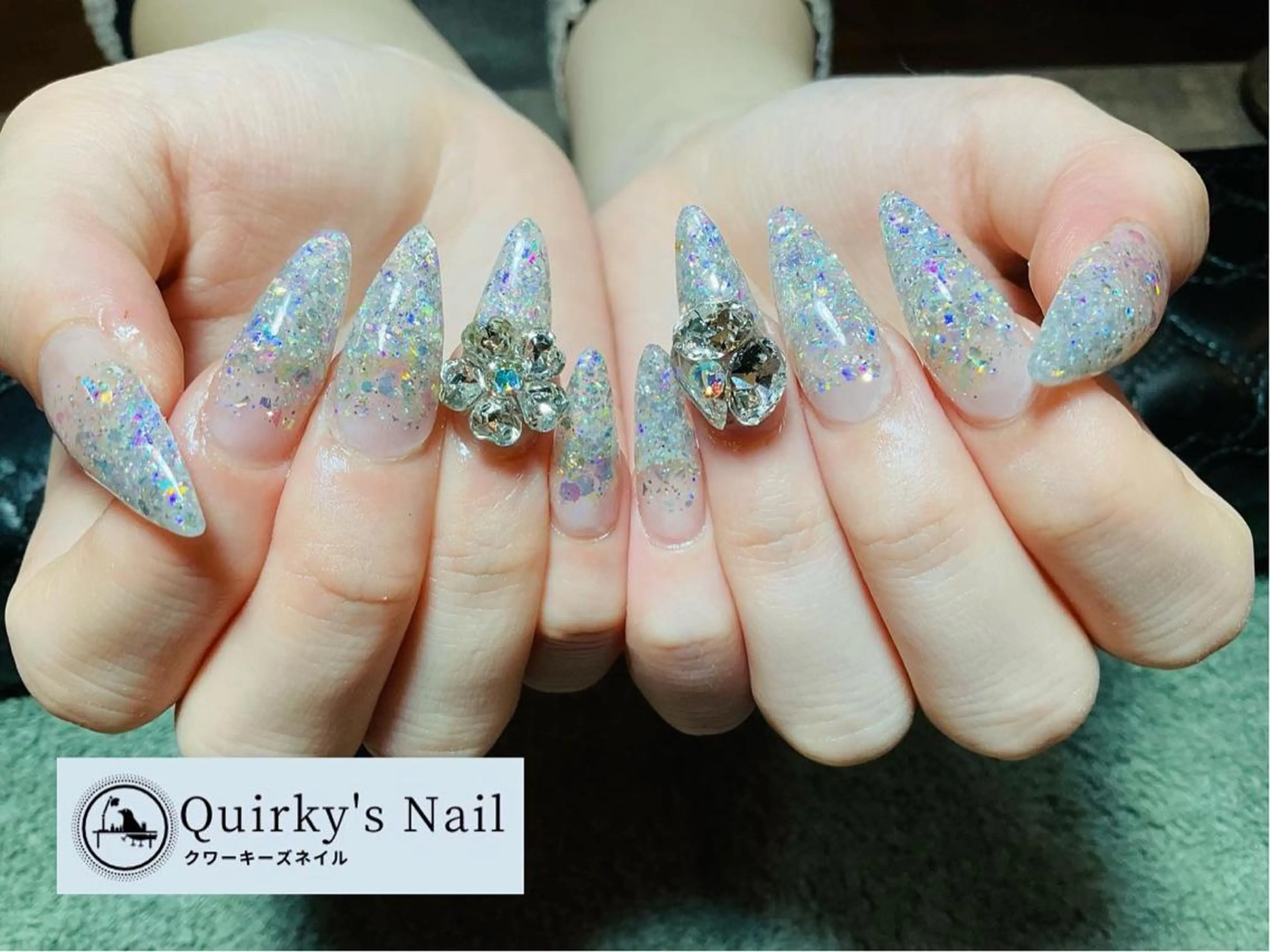 ネイル アートネイル ジェルネイル グラデーション ホログラムネイル キラキラネイル Quirky's Nail【栄店】のネイルデザイン