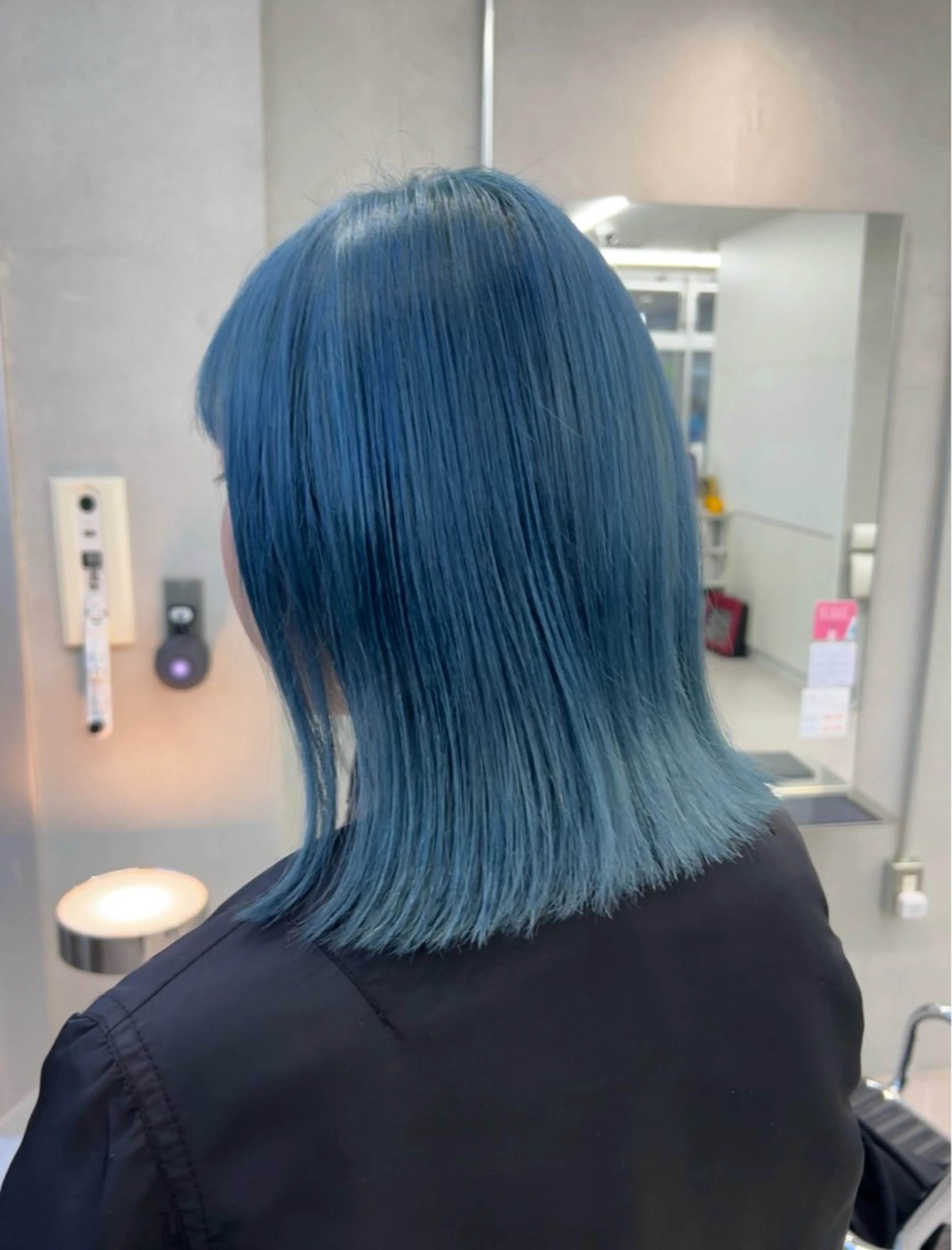 ミディアム カラー ブリーチ ブルーカラー 吉田 夢のヘアスタイル
