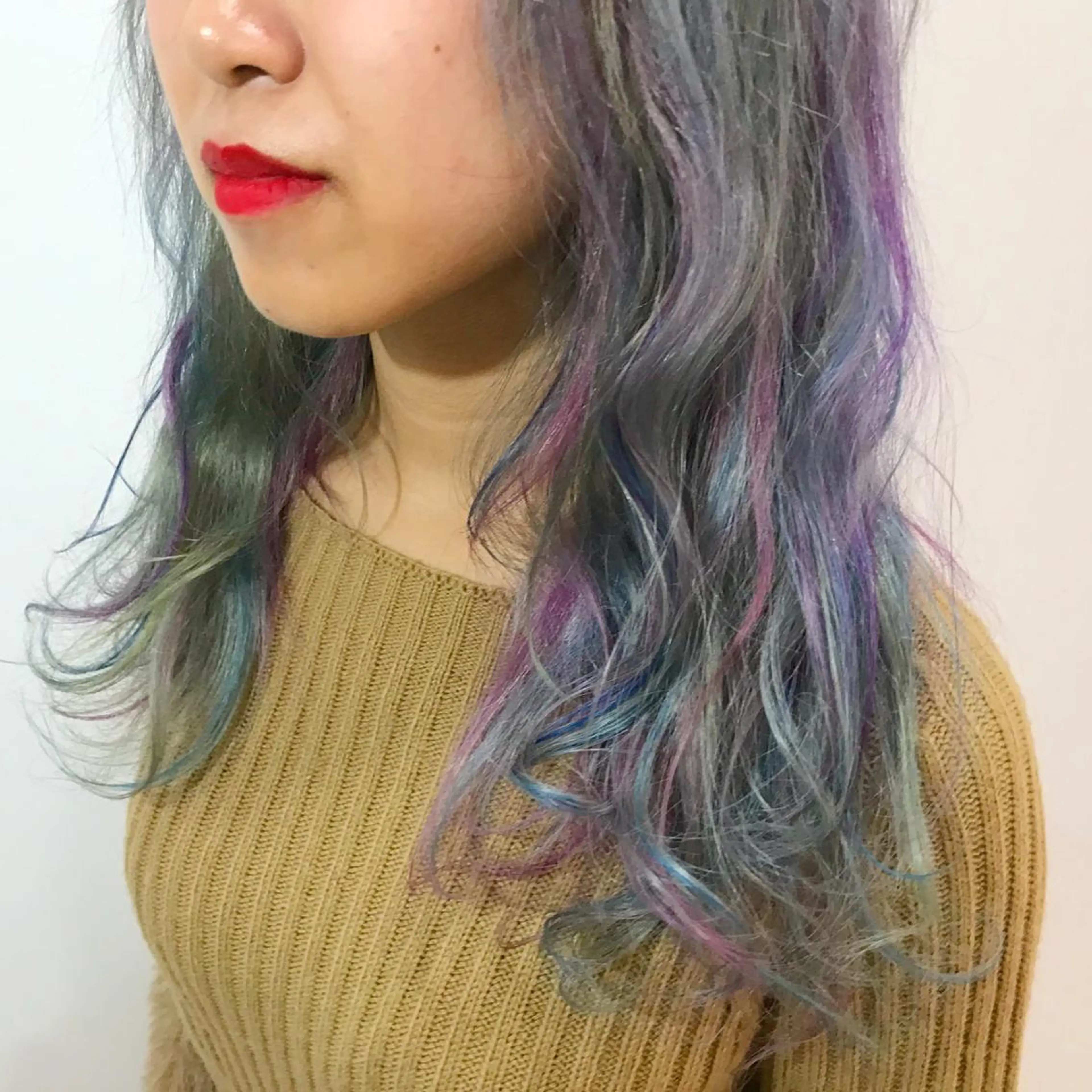 ミディアム カラー ユニコーンカラー トリートメント AILEE所属・ウルフカット レイヤーカット上柿のヘアスタイル