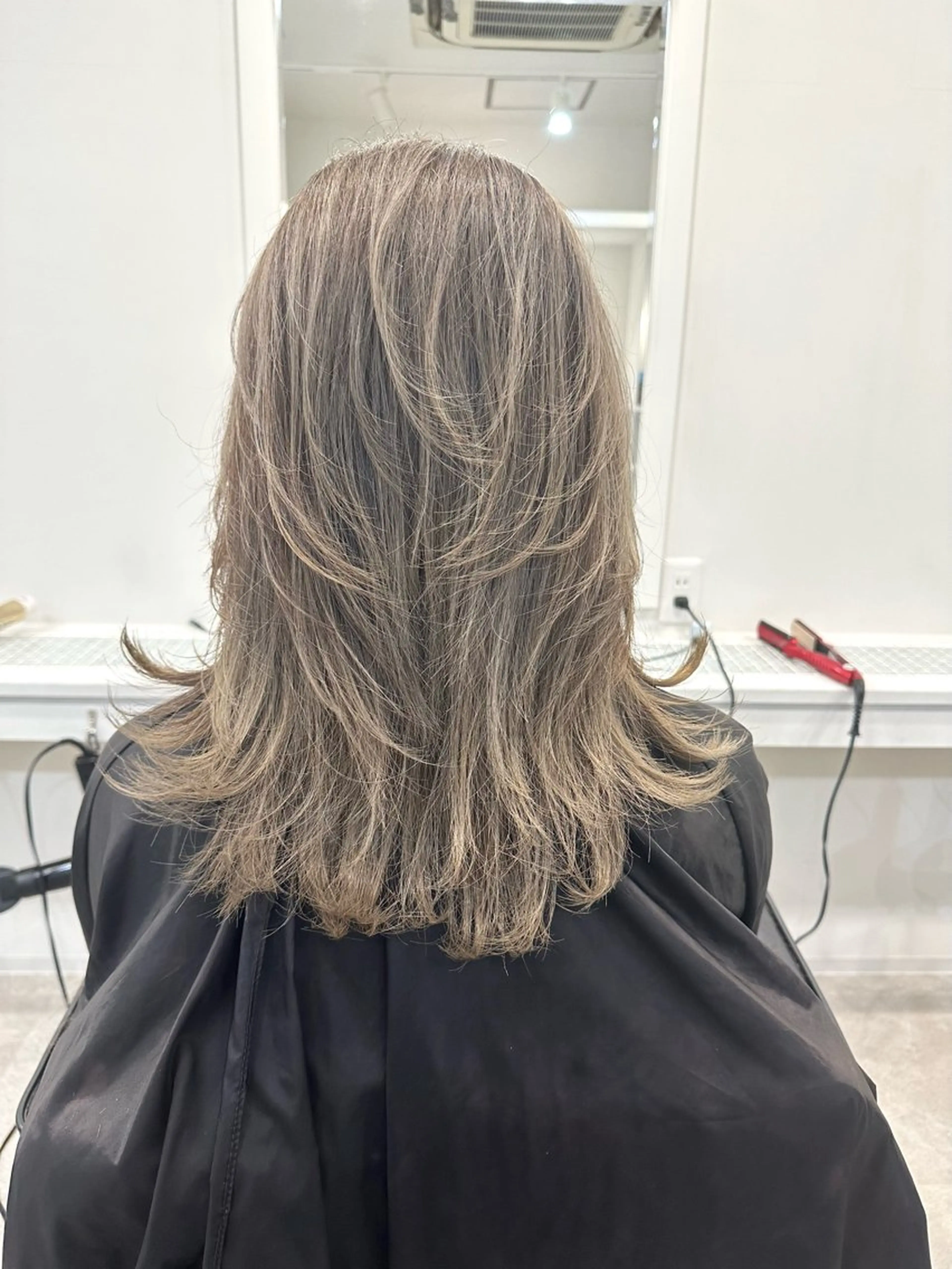 セミロング カラー ヘアアレンジ バレイヤージュ グレージュ 外国人風カラー レイヤーカット カット ヘアカラー SALOWIN京都河原町Suite店所属・外国人風レイヤー/ ハイトーンSHUのヘアスタイル