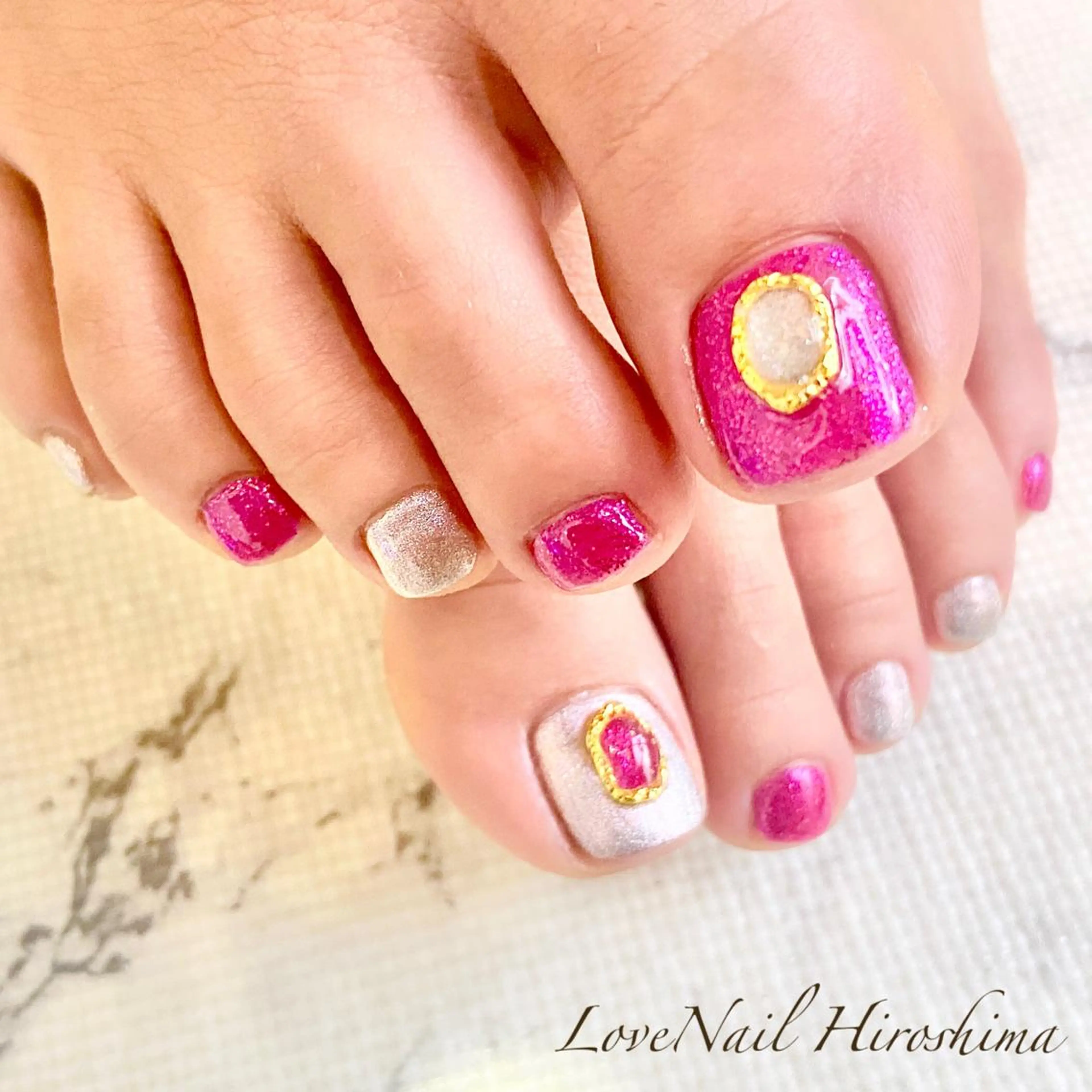ネイル アートネイル LoveNaii広島店所属・LoveNail HIROSHIMAのネイルデザイン