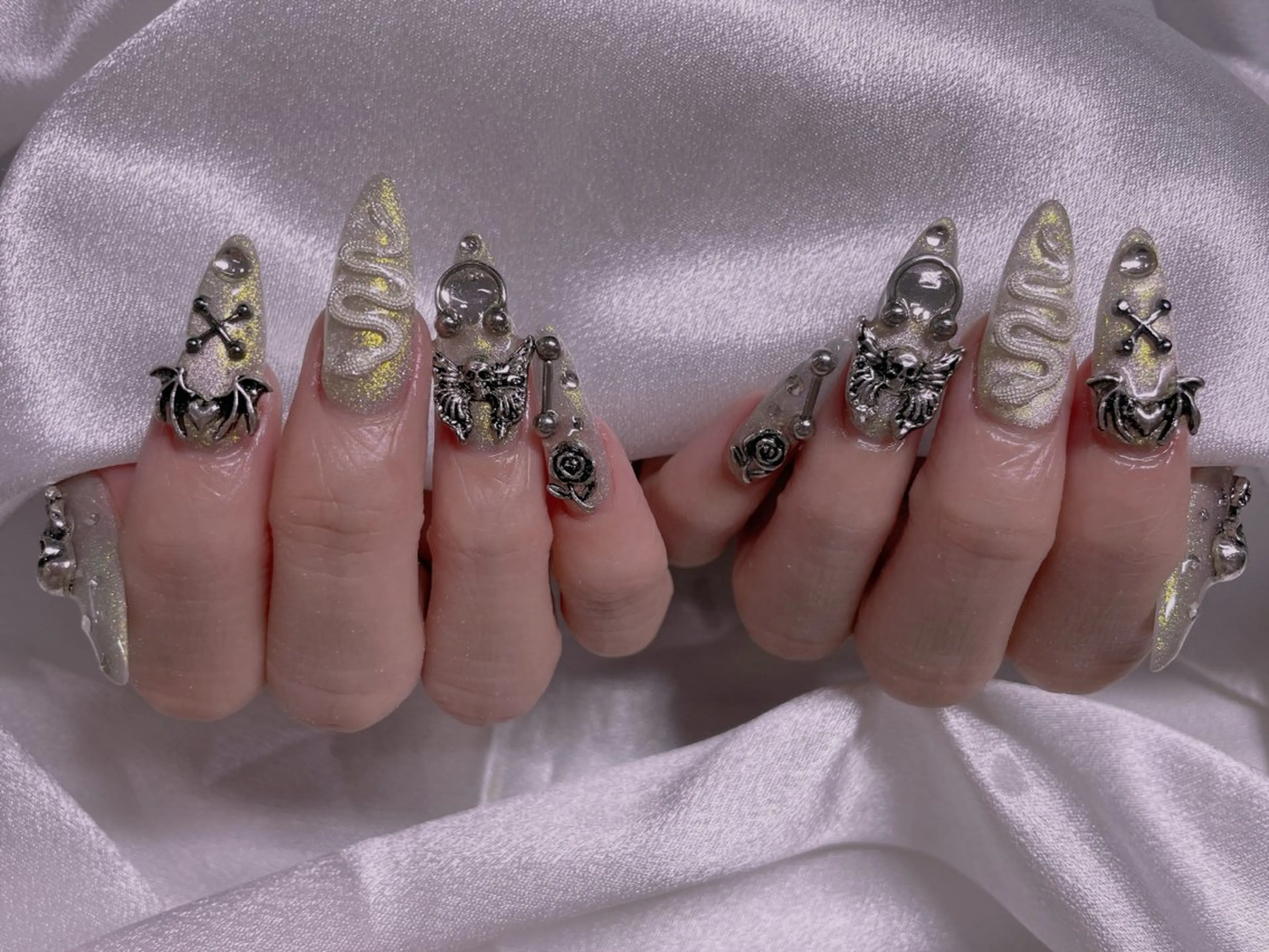 ネイル ブルー チークネイル フレンチネイル ハート ホログラムネイル 美爪パラジェル導入店 Sunnilyのネイルデザイン