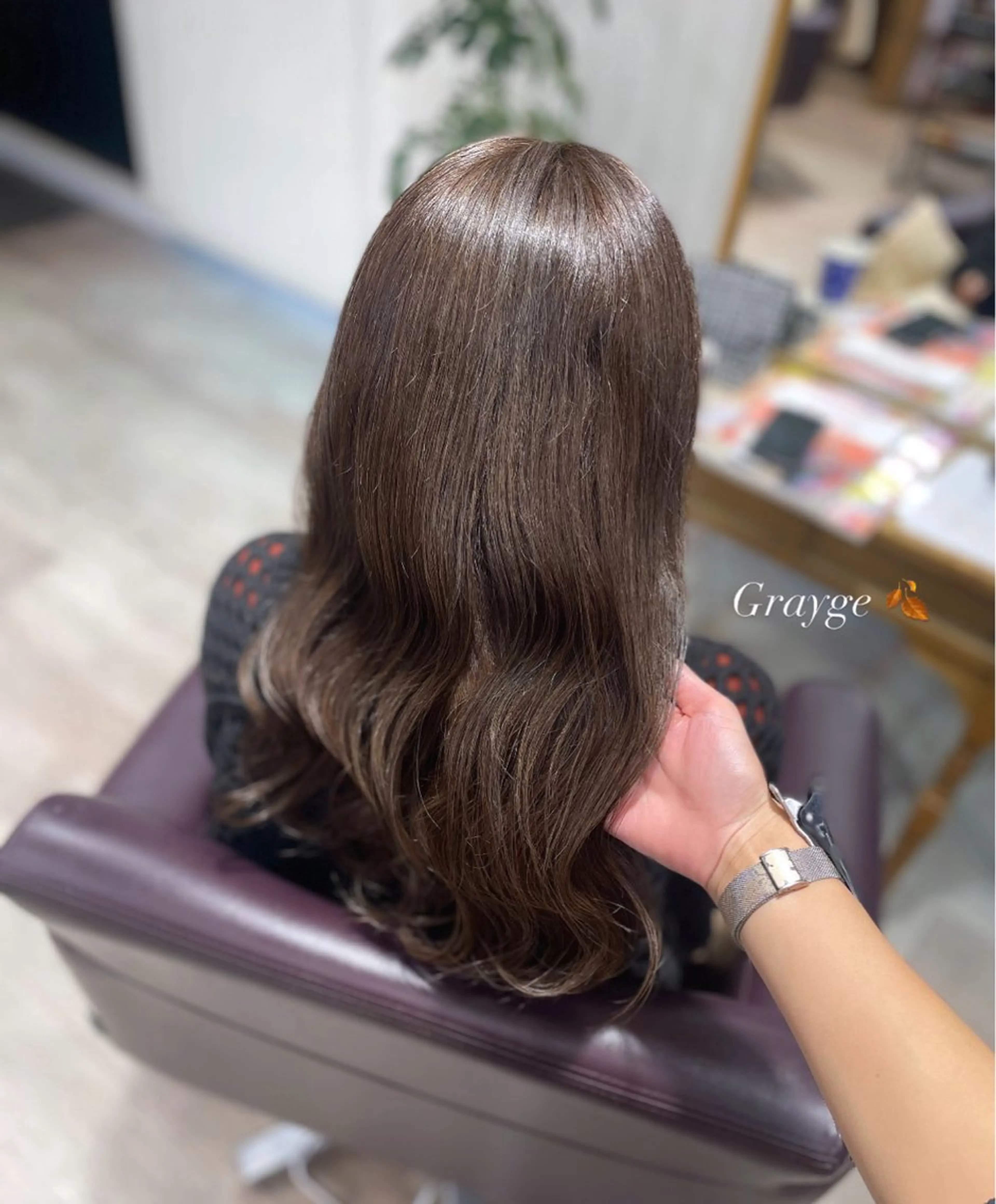 ロング カラー 透明感カラー グレージュ ハイライトカラー ハイライト カット ヘアカラー シミズ カエデ🍁のヘアスタイル