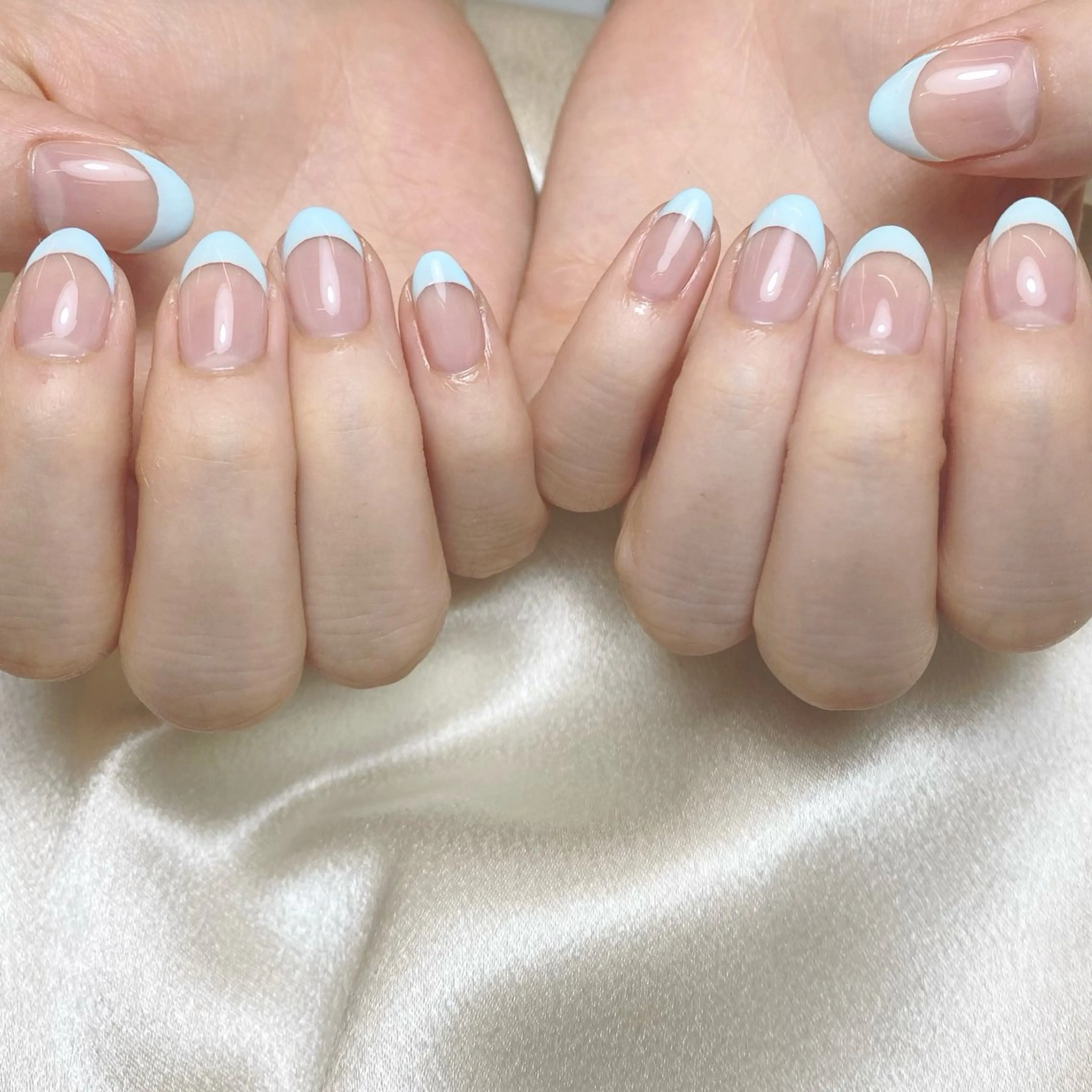 ネイル ブルー 長さ出し フラッシュネイル フットネイル フレンチネイル ハンドネイル fein. miku🎀🍼のネイルデザイン