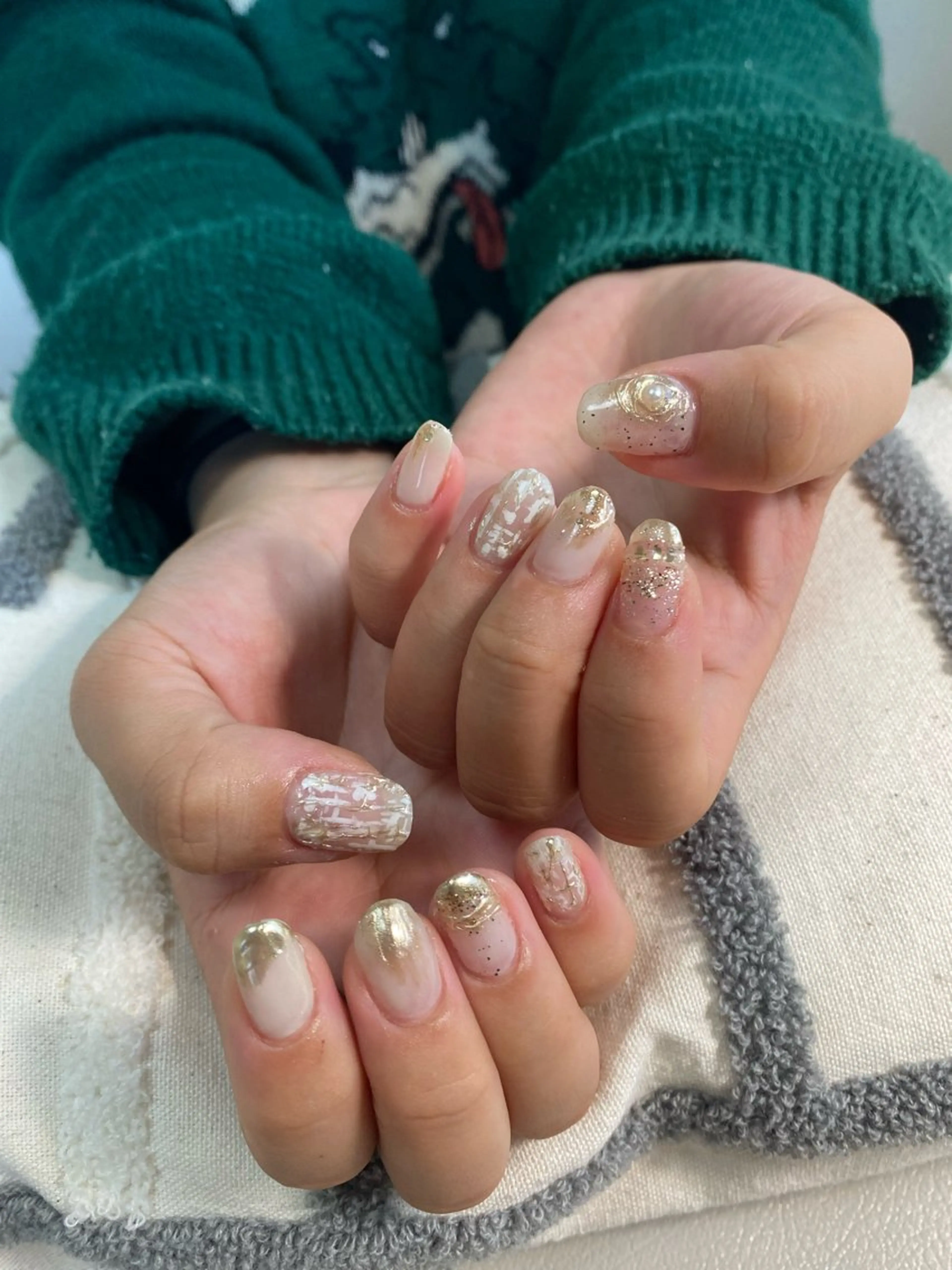 ネイル キラキラネイル ニュアンスネイル 住宅街のねいる屋さん R.G  NAILのネイルデザイン
