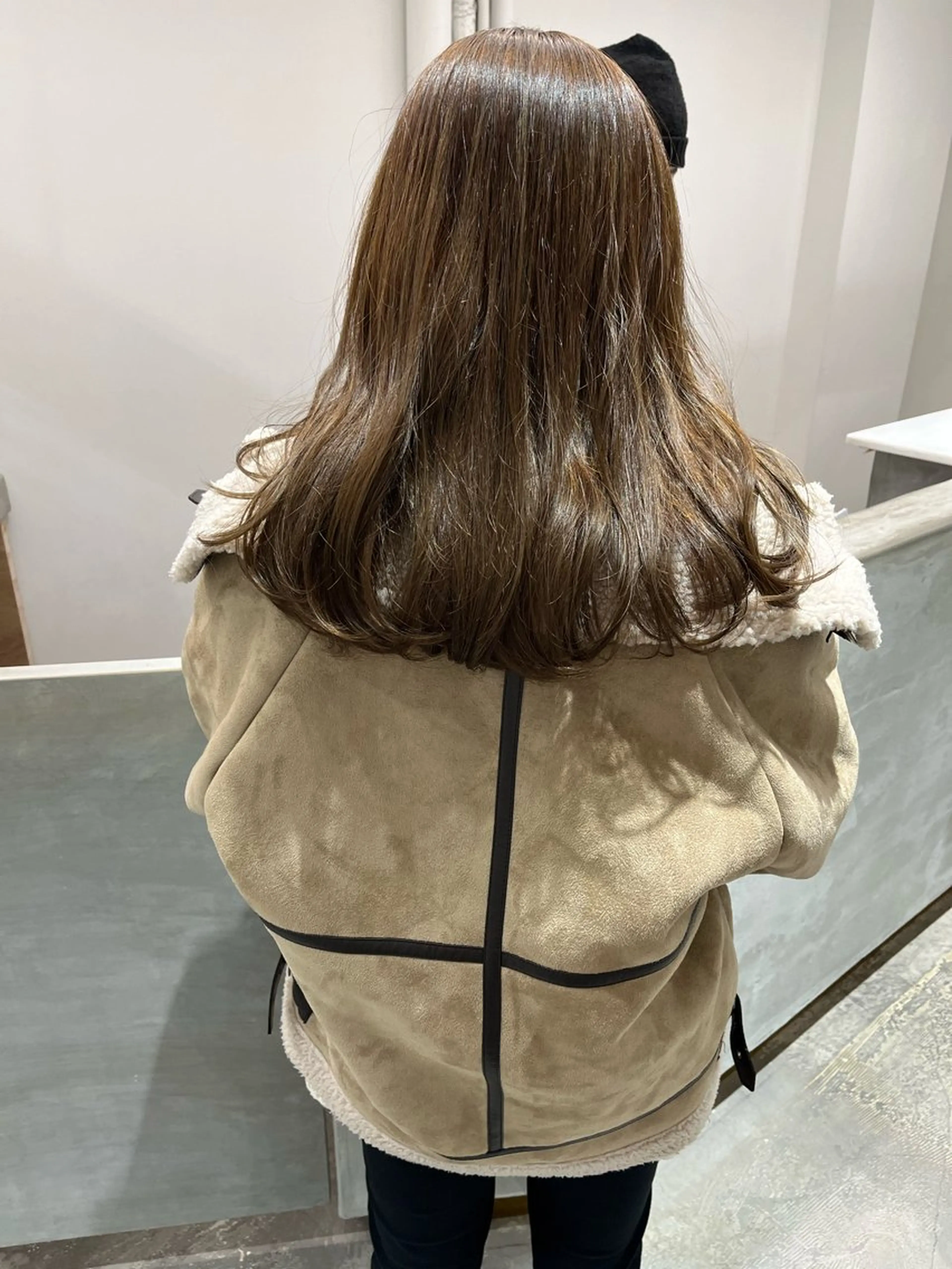 セミロング カラー 伊藤　由季 603号室のヘアスタイル