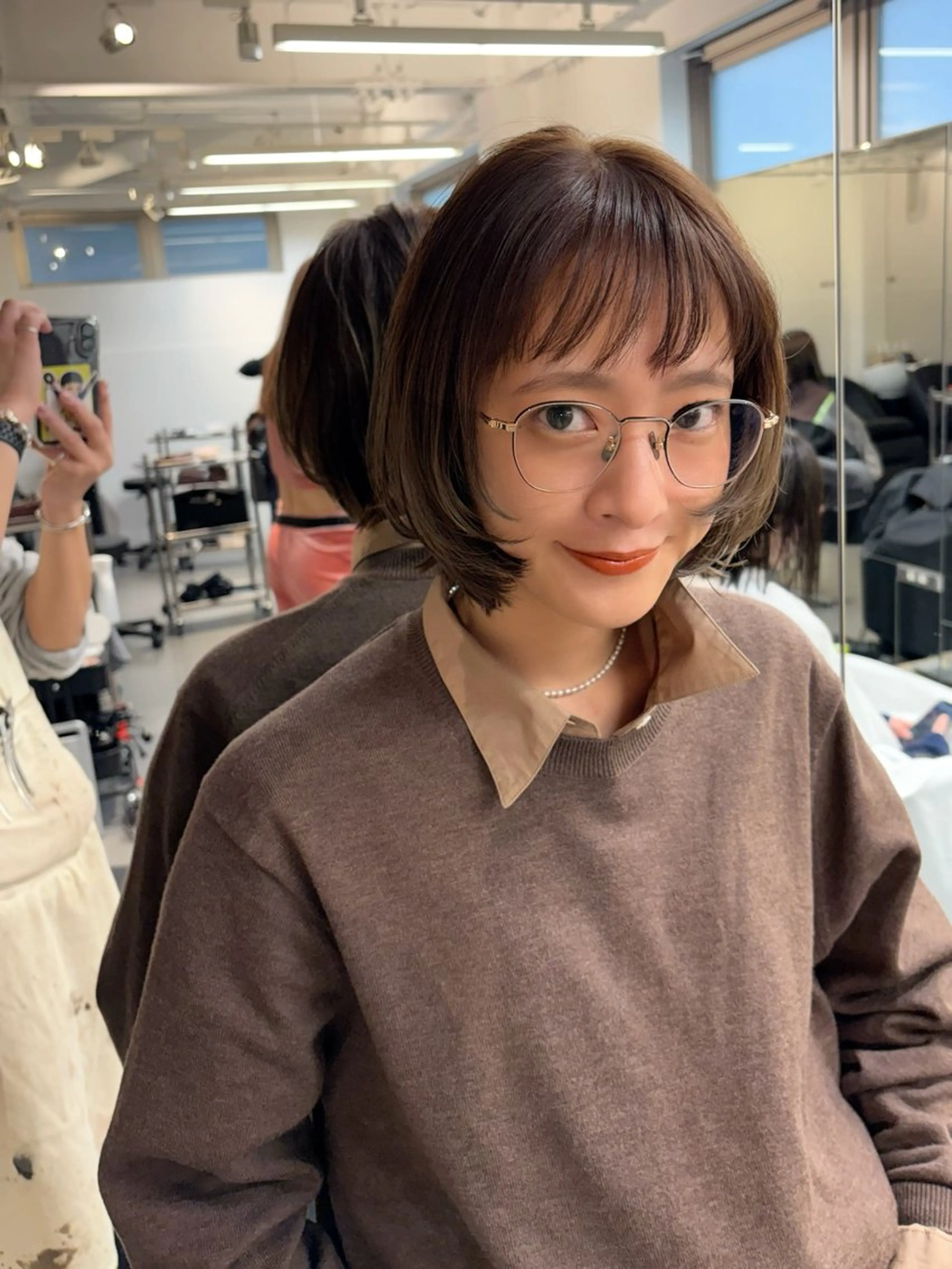 ショート カラー ベージュカラー 顔まわりレイヤー レイヤーカット カット ヘアカラー トリートメント 似合わせカット レイヤーボブウルフのヘアスタイル