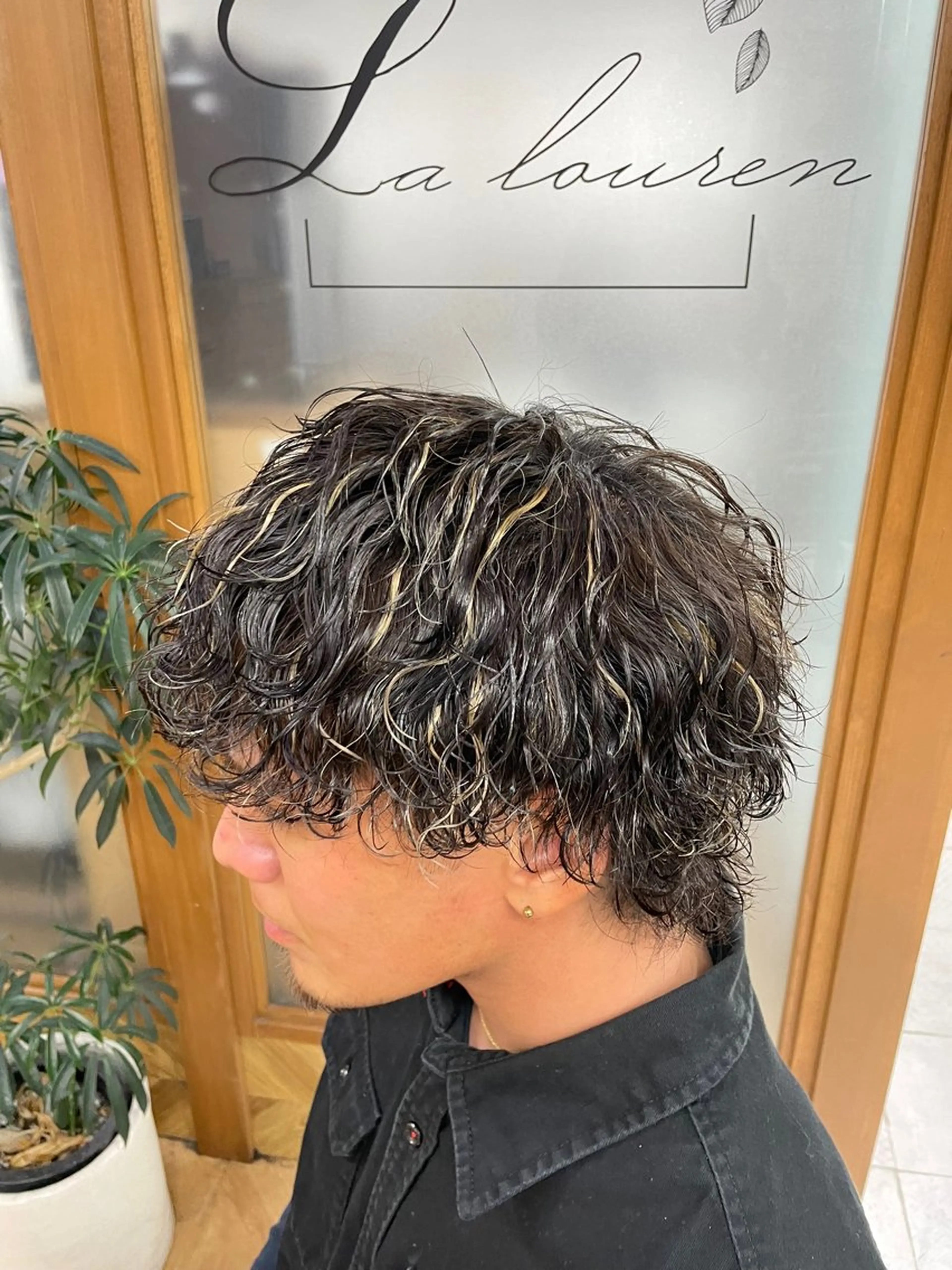 カラー パーマ メンズ メンズメッシュ メンズパーマ 波巻きパーマ メッシュ 👑立川No.1筋肉 美容師👑しゅーとのヘアスタイル