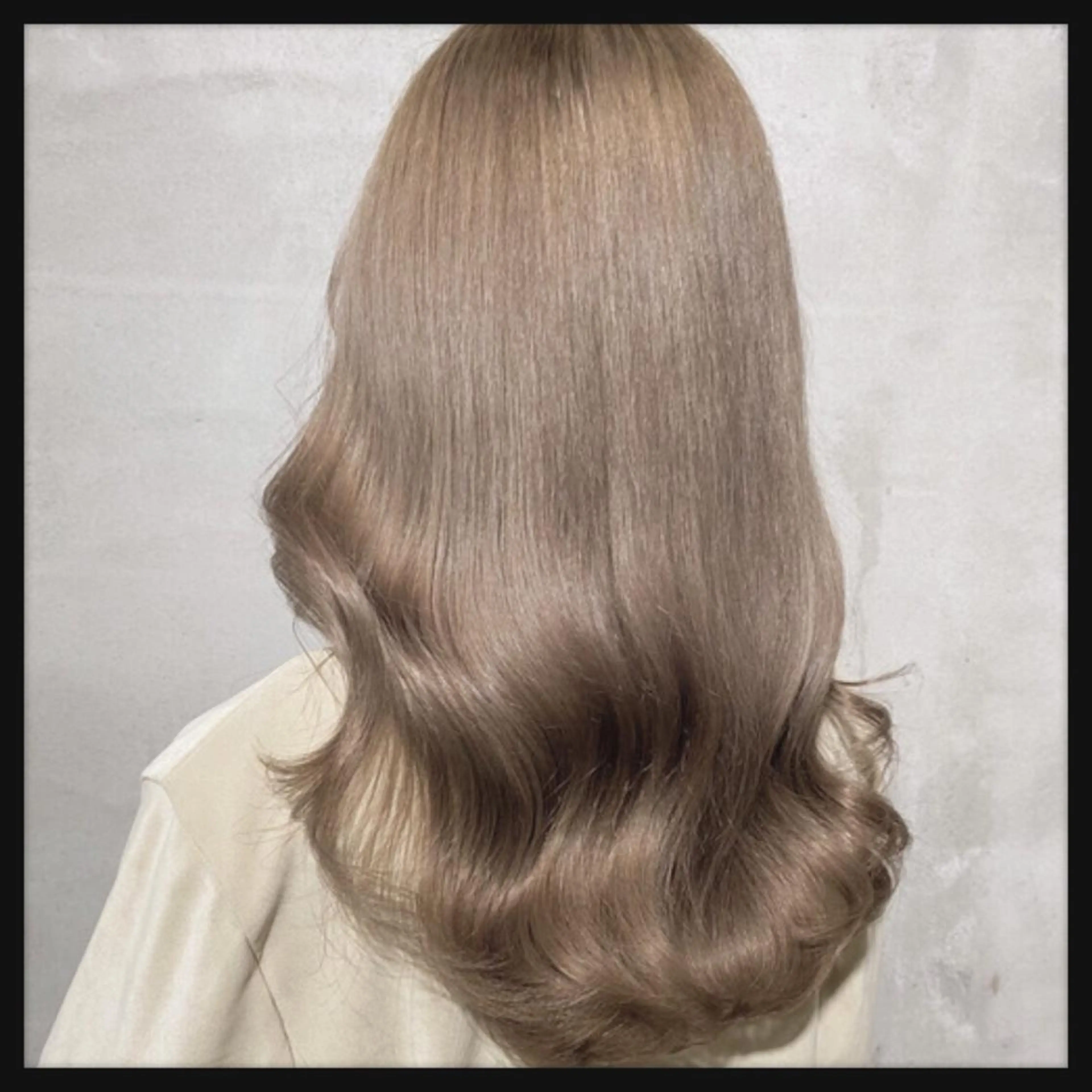 セミロング カラー パーマ ヘアアレンジ メンズ キッズ ネイル マツエク・マツパ アイブロウ カット ヘアカラー トリートメント ヘアセット ☃️髪質改善🉐割✨ ❄️“ever”❄️のヘアスタイル