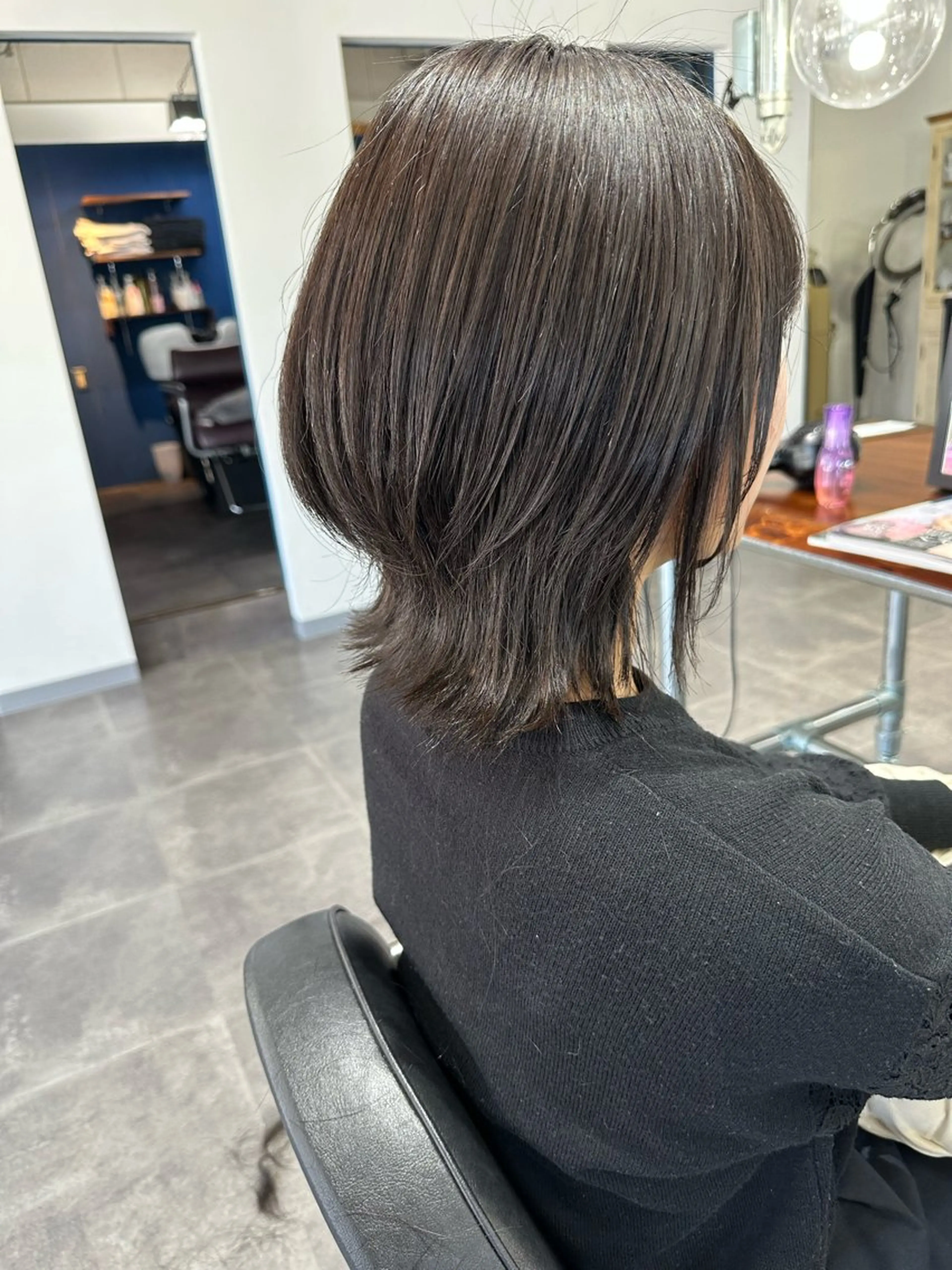 ミディアム カラー ウルフカット 篠崎 佑季のヘアスタイル
