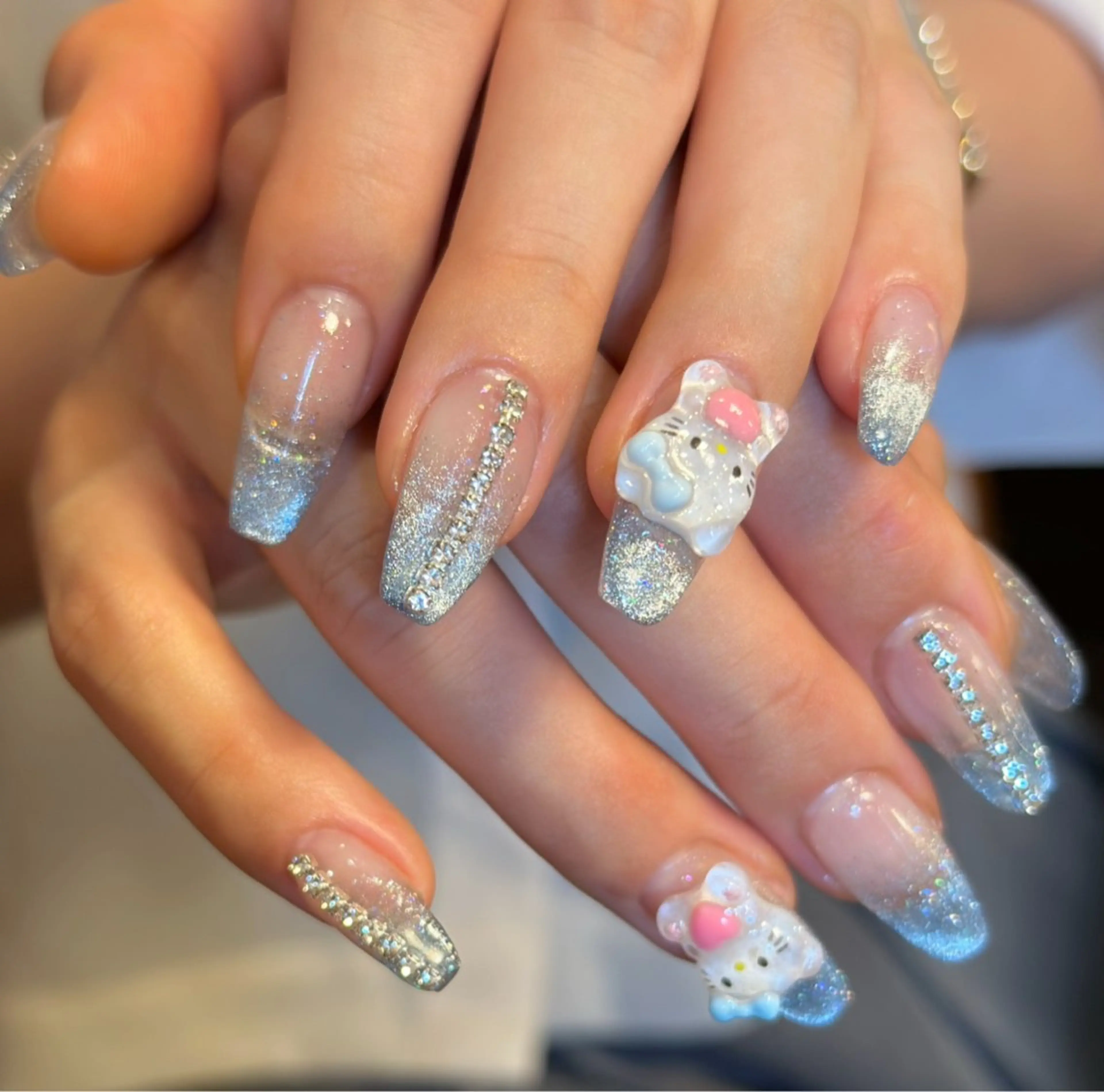 10月3.7.10.16.21.24.28.31 (オフ込み)長さ出し10本💅ワンカラーorラメグラorホログラムの写真