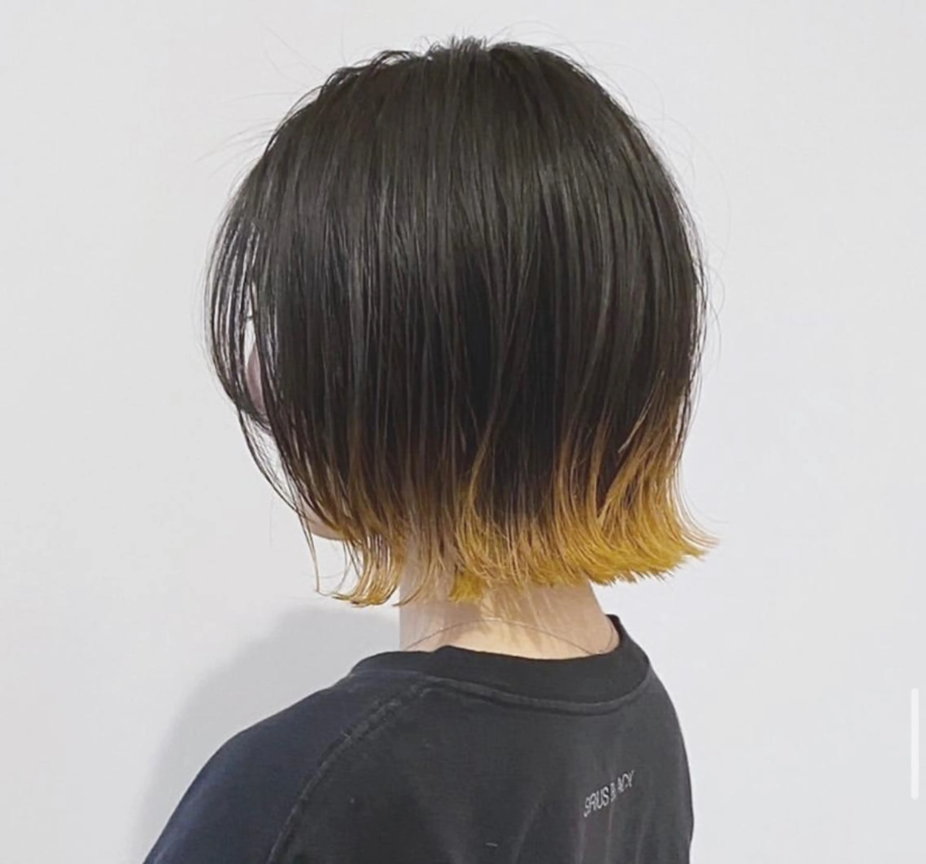 ショート カラー イエローカラー LAFRE (ラフリ)所属・ケアブリーチ 黒瀬有汰のヘアスタイル