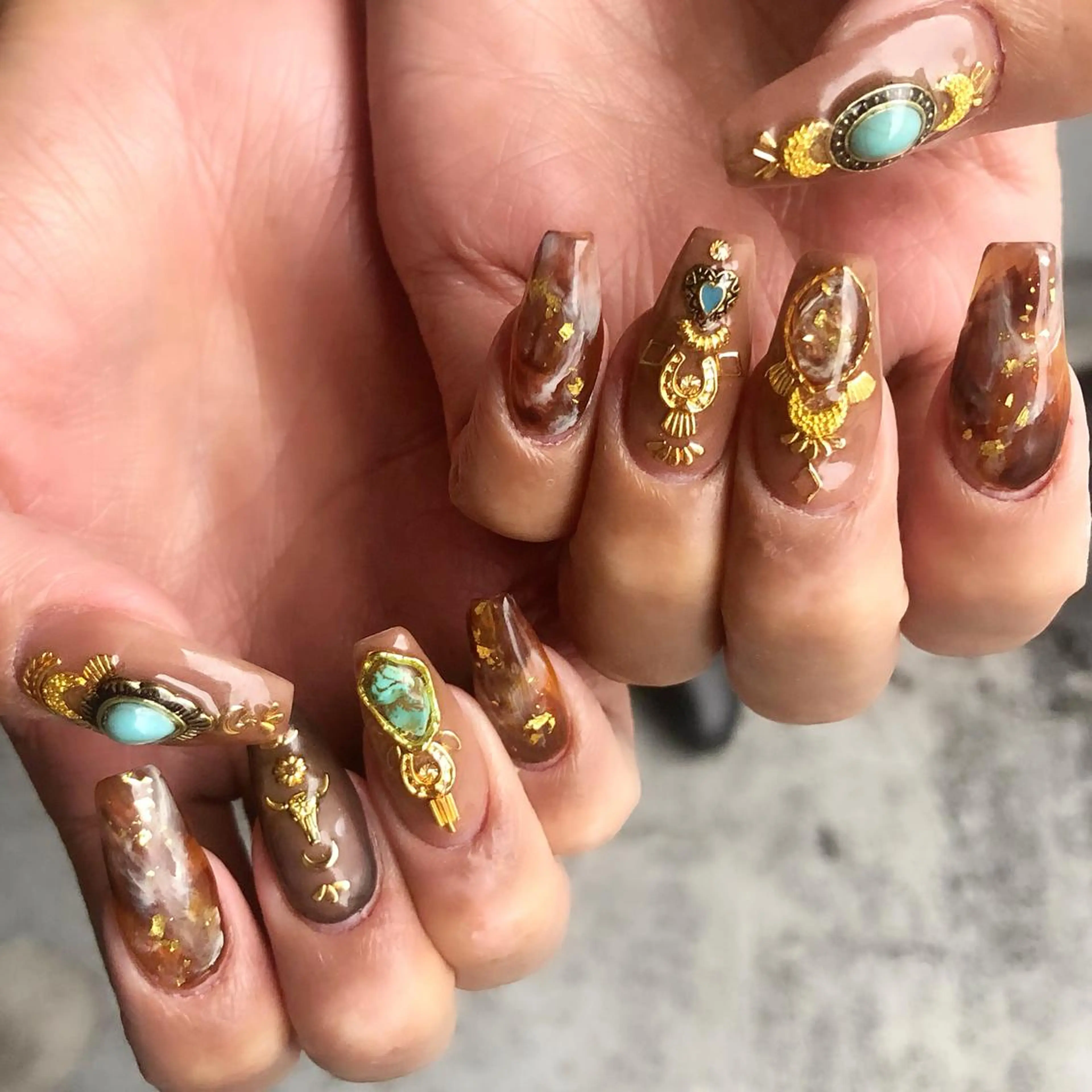 ネイル ブラウン ロングネイル ニュアンスネイル crestnail所属・小林 束紗のネイルデザイン