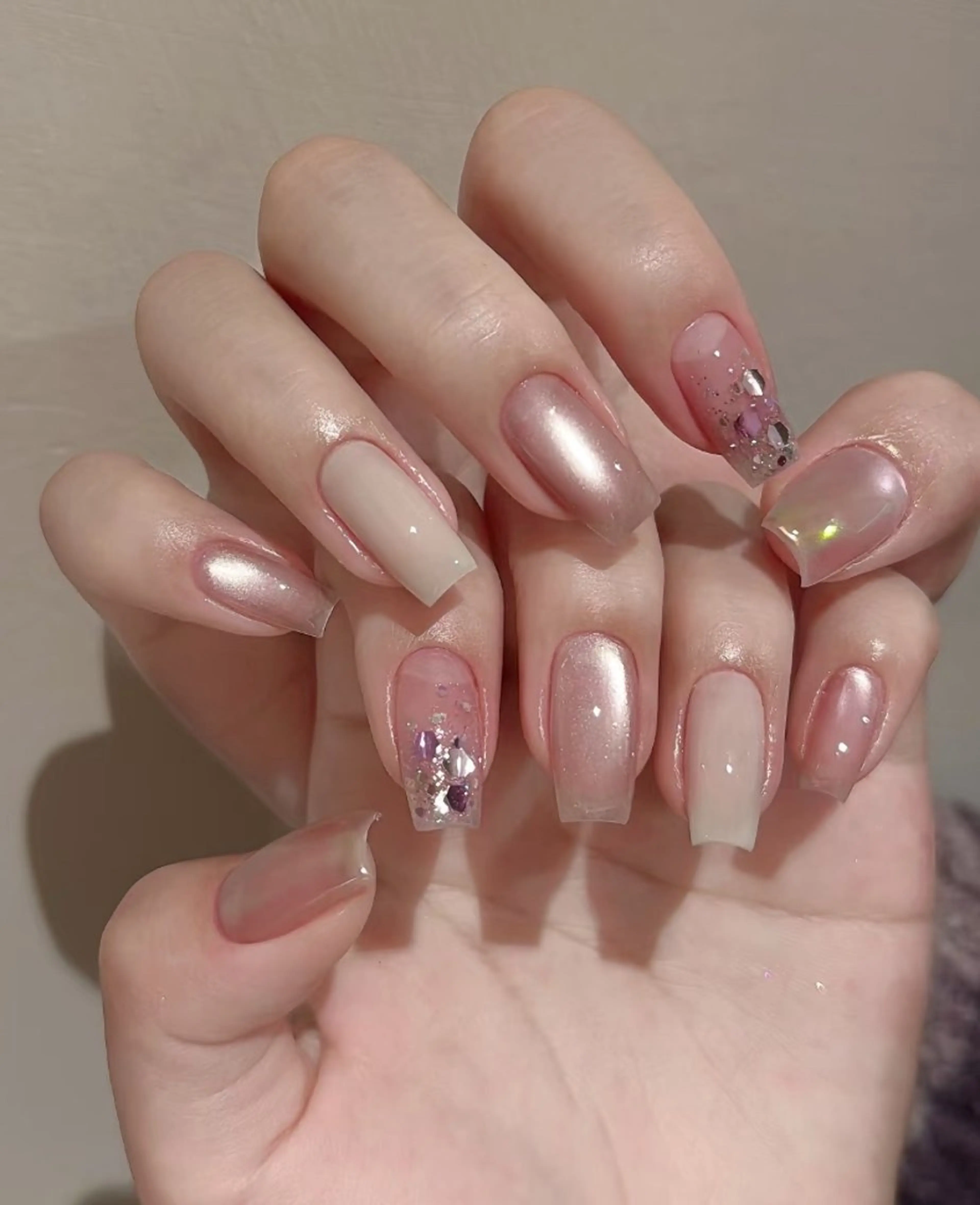 ネイル チークネイル 長さ出し フラワーネイル フレンチネイル ガーリー ハンドネイル ハンドケア Sun Nail 池袋のエステ・リラクイメージ