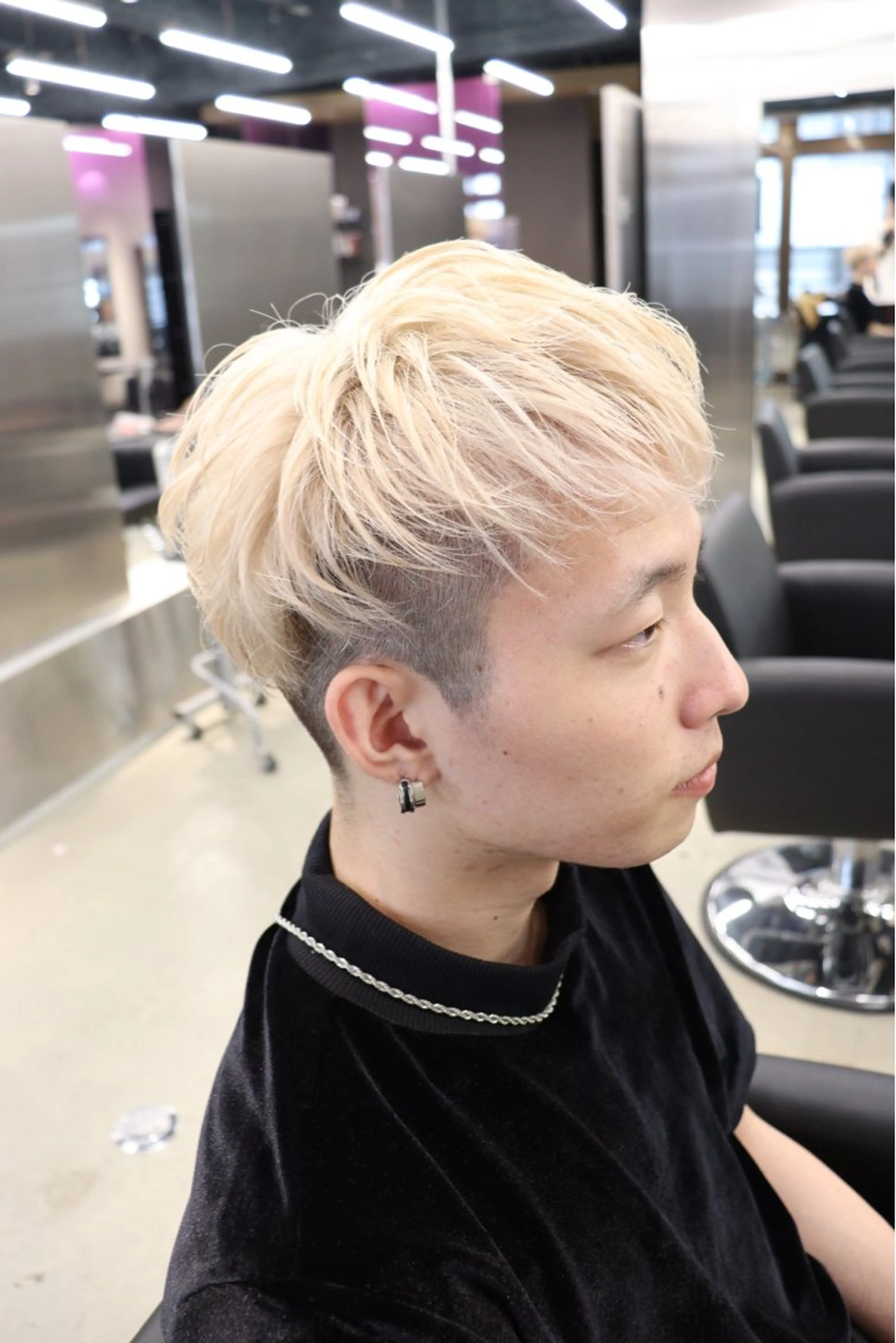 ショート カラー メンズ ブロンド ホワイトブロンド ヘアカラー トリートメント enne栄店 /ブリーチ/ブリーチカラー/ダブルカラー/髪質改善/ケアブリーチ【エン】所属・鈴木直之/ハイトーン /ボブ/美髪矯正のヘアスタイル