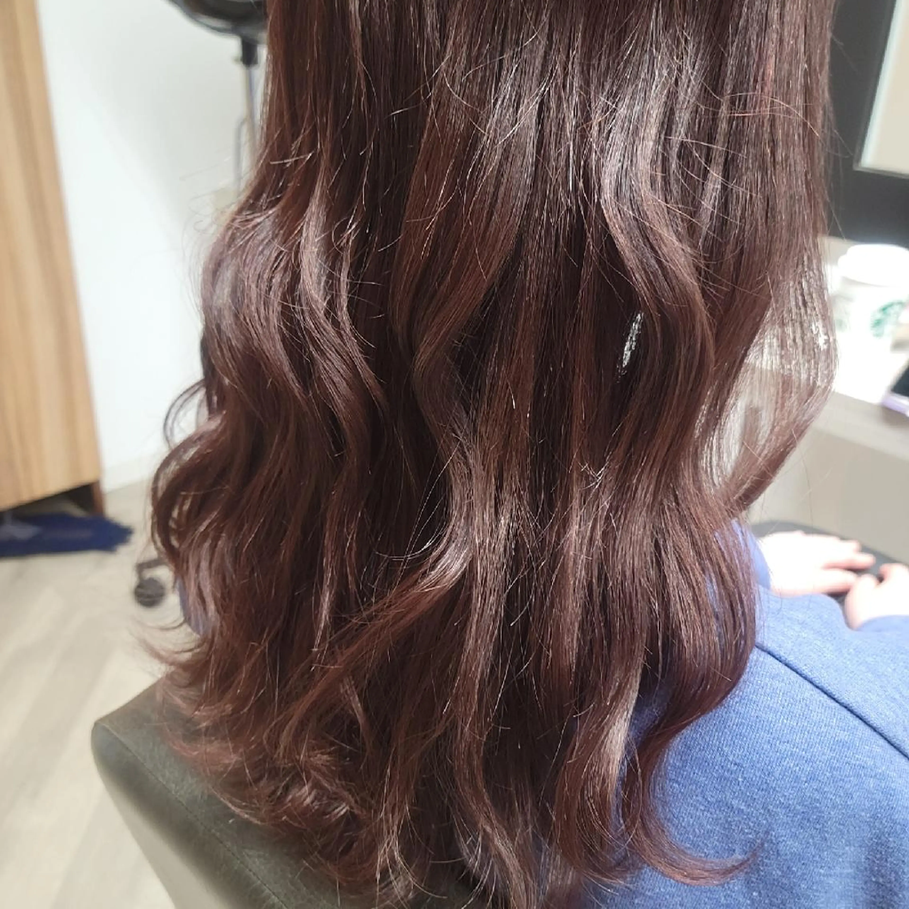 ロング 安永 結菜のヘアスタイル