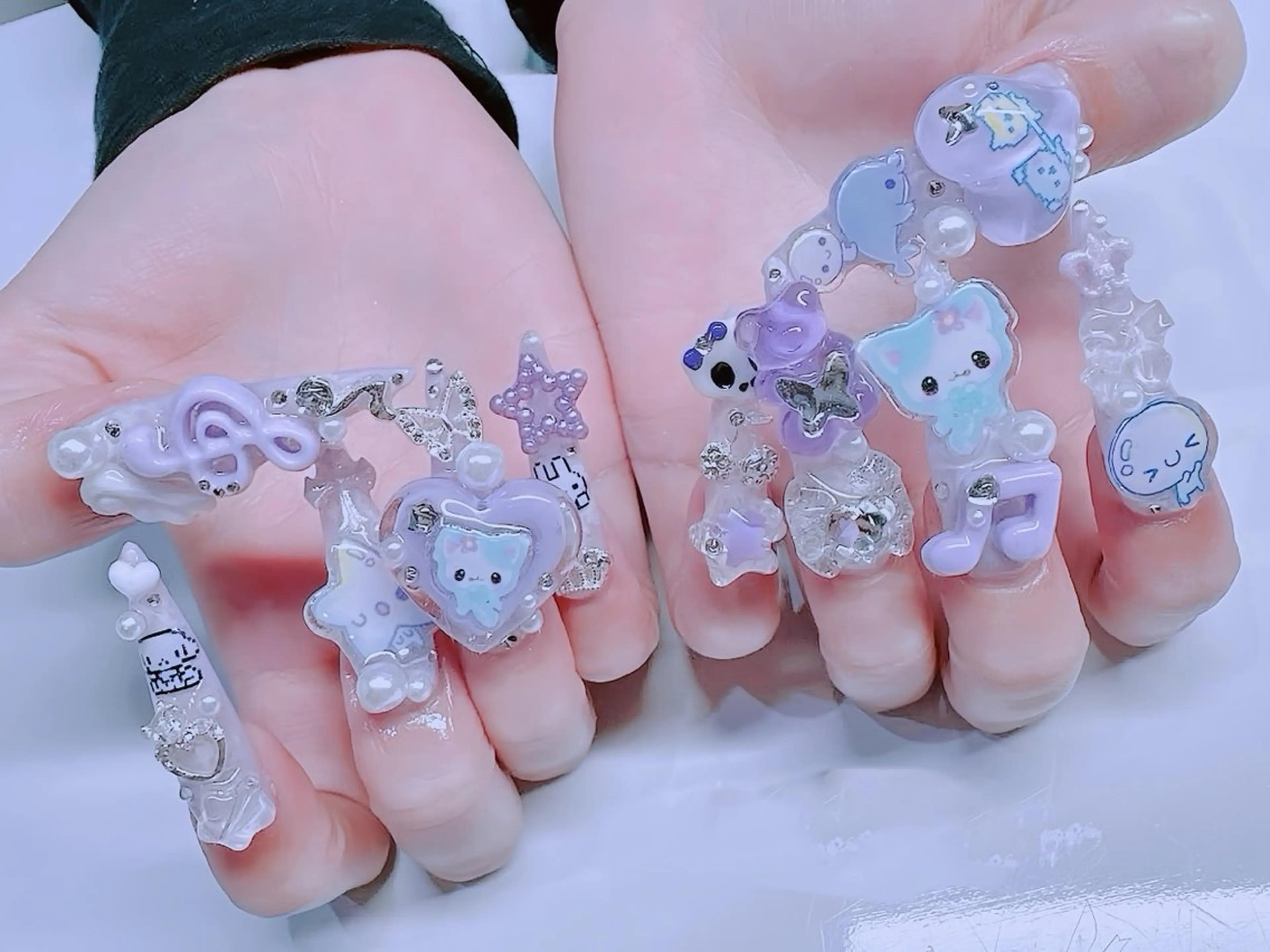 ネイル チークネイル フレンチネイル ガラスフレンチ グラデーション キラキラネイル ハンドネイル Rin Nailのネイルデザイン