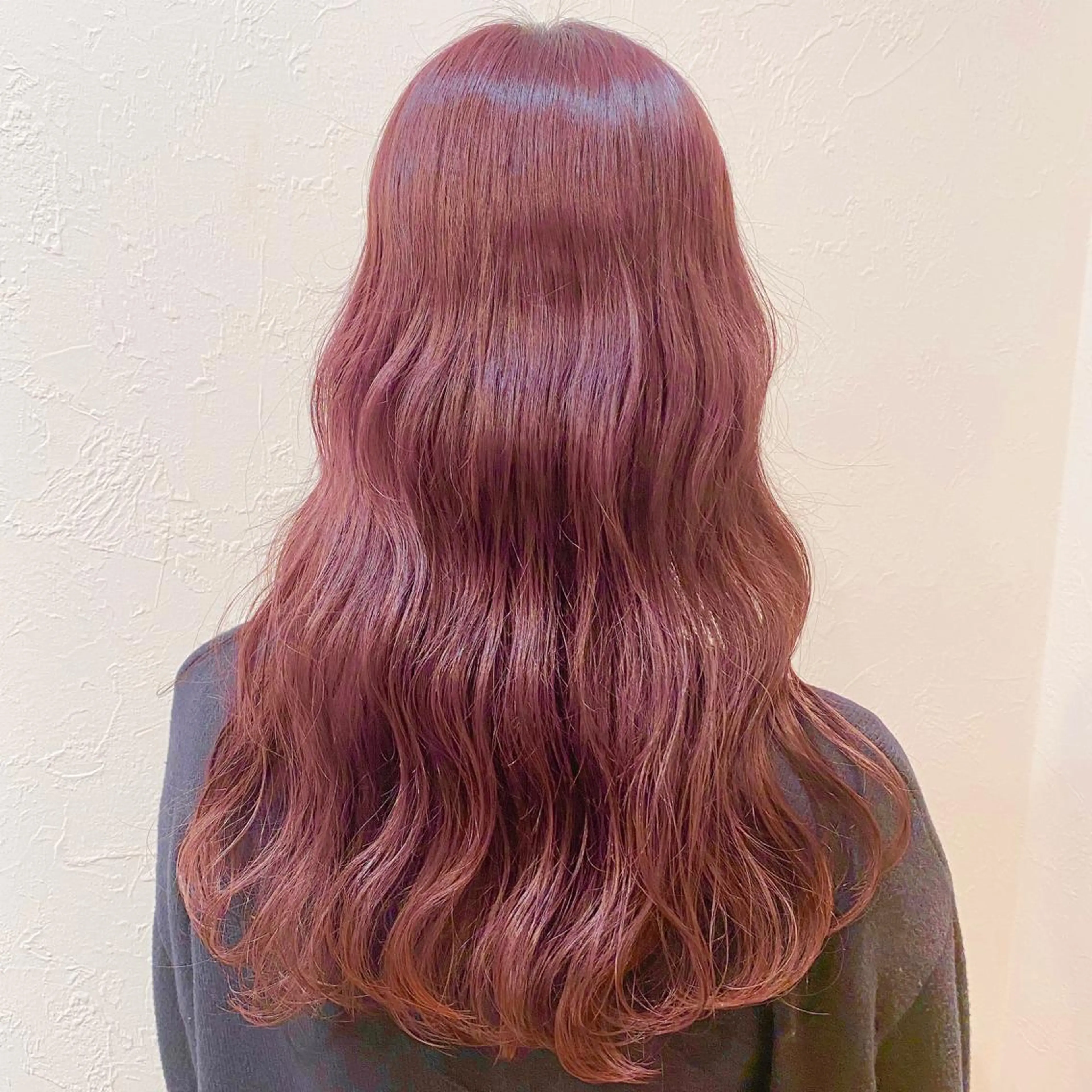 ロング カラー ブリーチ ピンクカラー ブリーチなしカラー レイヤーカットのヘアスタイル