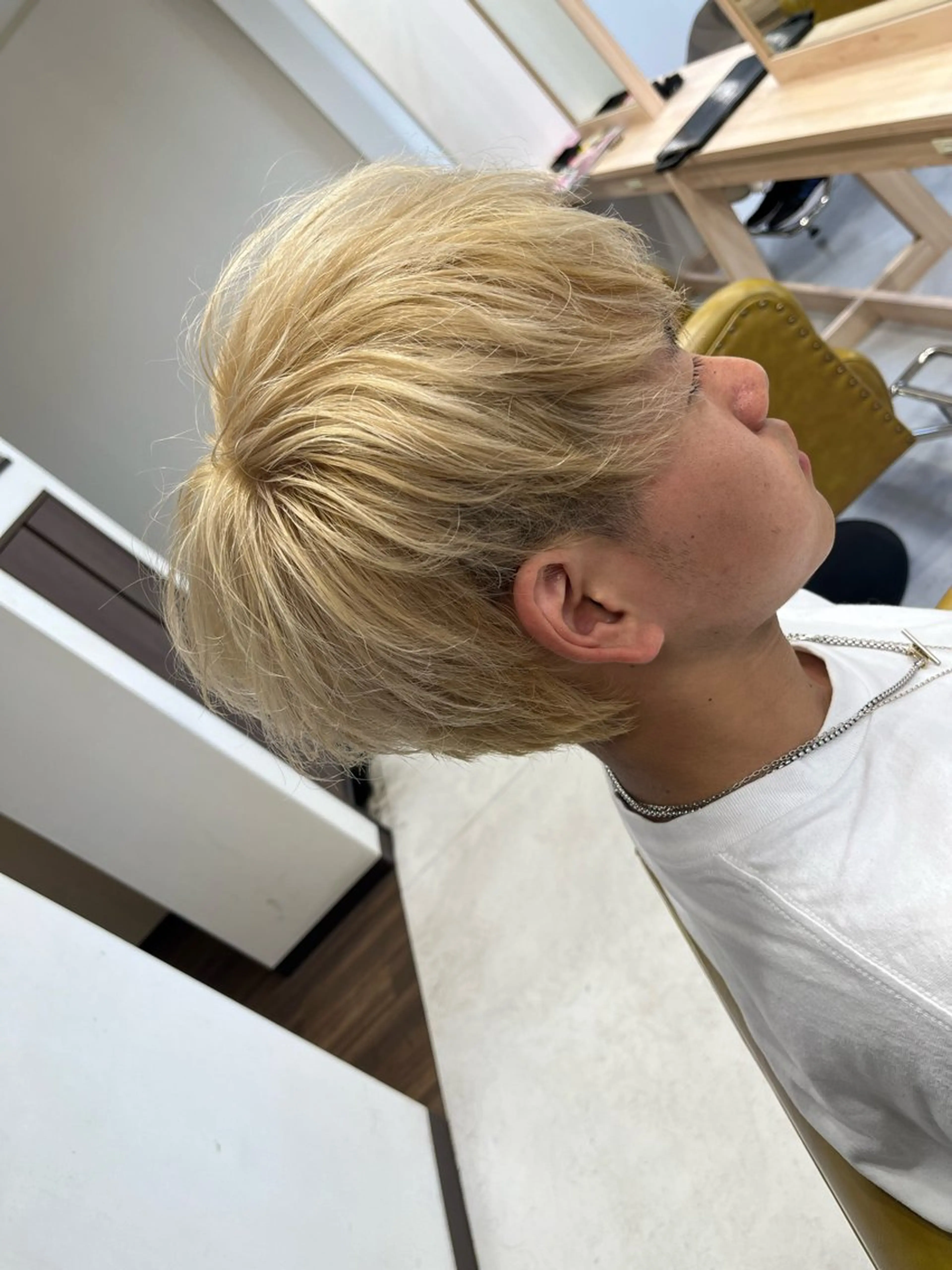 ショート メンズ メンズブリーチ カット ヘアカラー 峯 渉人のヘアスタイル