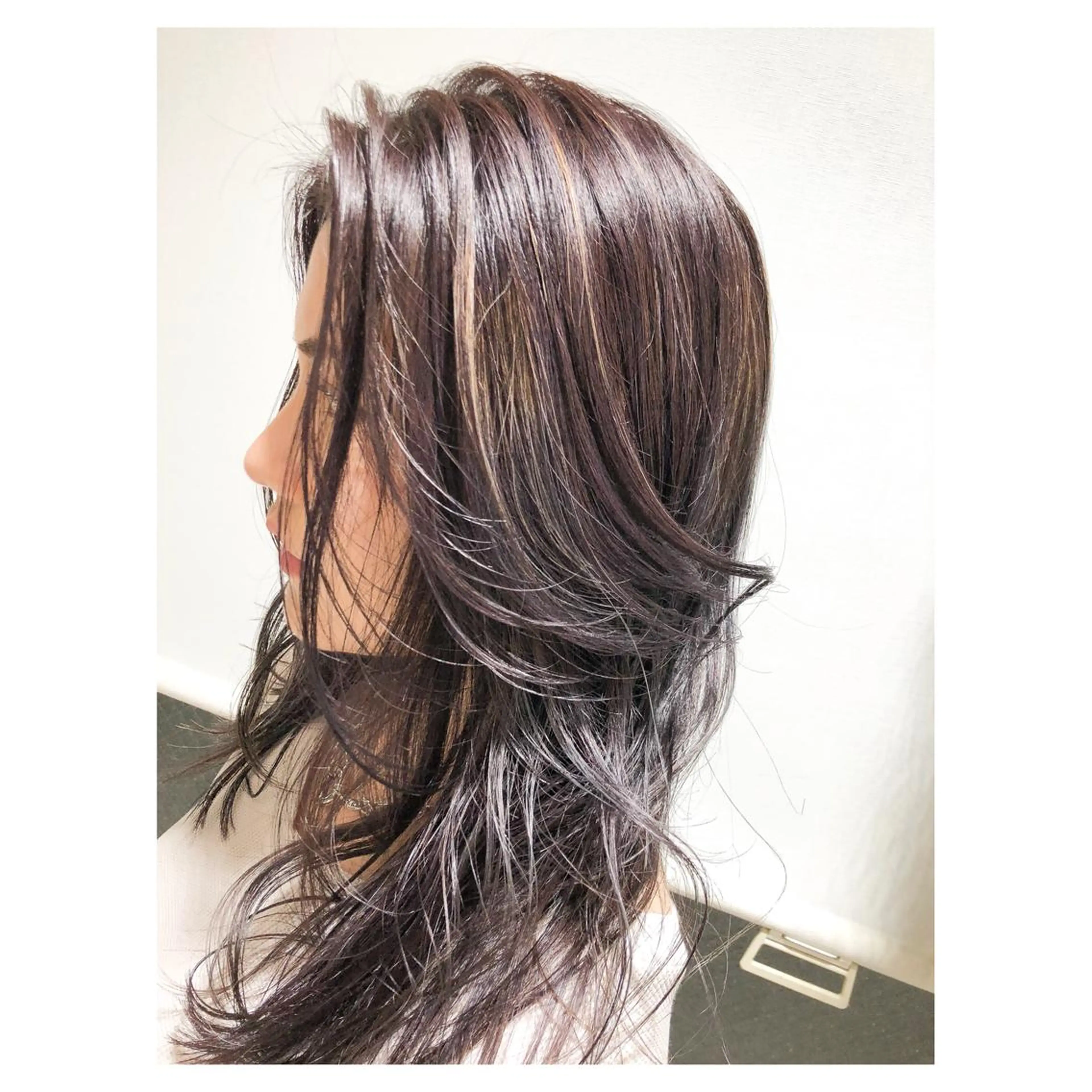 ロング カラー アッシュ ハイライトカラー パープルカラー パープルアッシュ ハイライト センスをお届けします 大谷将生INFPのヘアスタイル