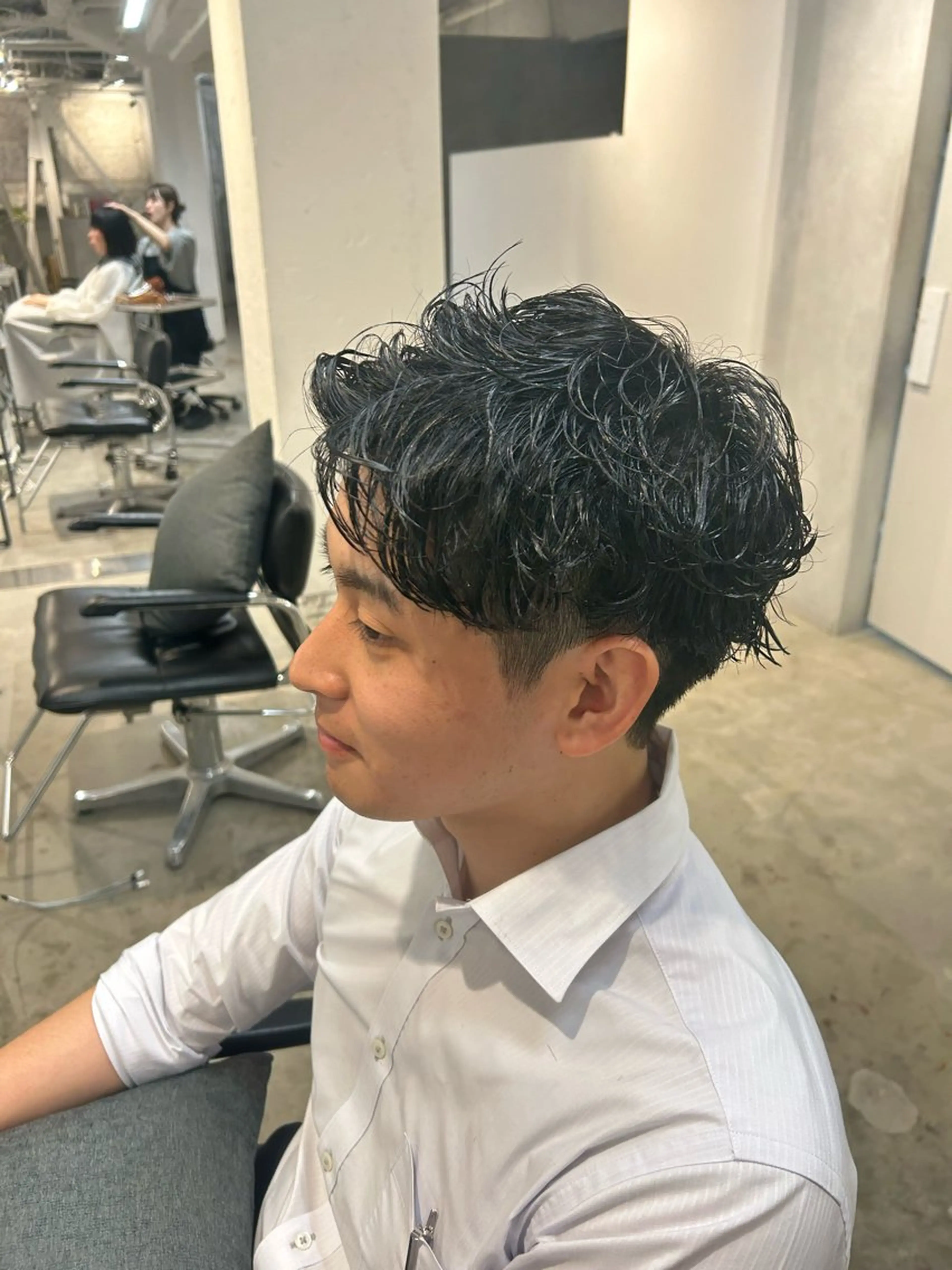 パーマ メンズ ビジネス センターパート フェードカット フェザーパーマ メンズ韓国風 カット パーマ 💈韓国Bob perm💈のヘアスタイル