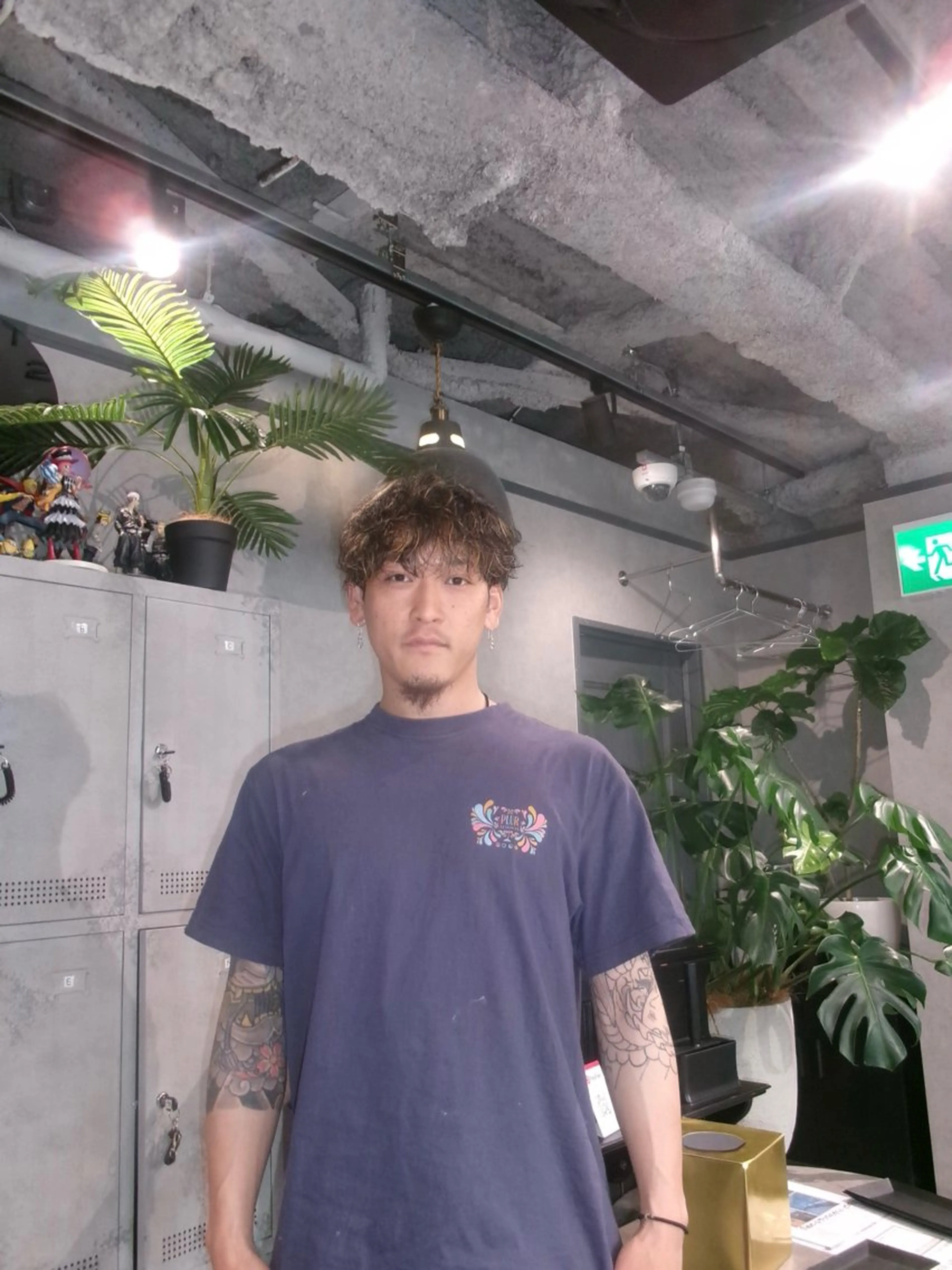 カラー パーマ メンズ メンズハイライト メンズパーマ ハイライトカラー カット ヘアカラー 韓国特化🇰🇷愁斗 センターパートパーマのヘアスタイル