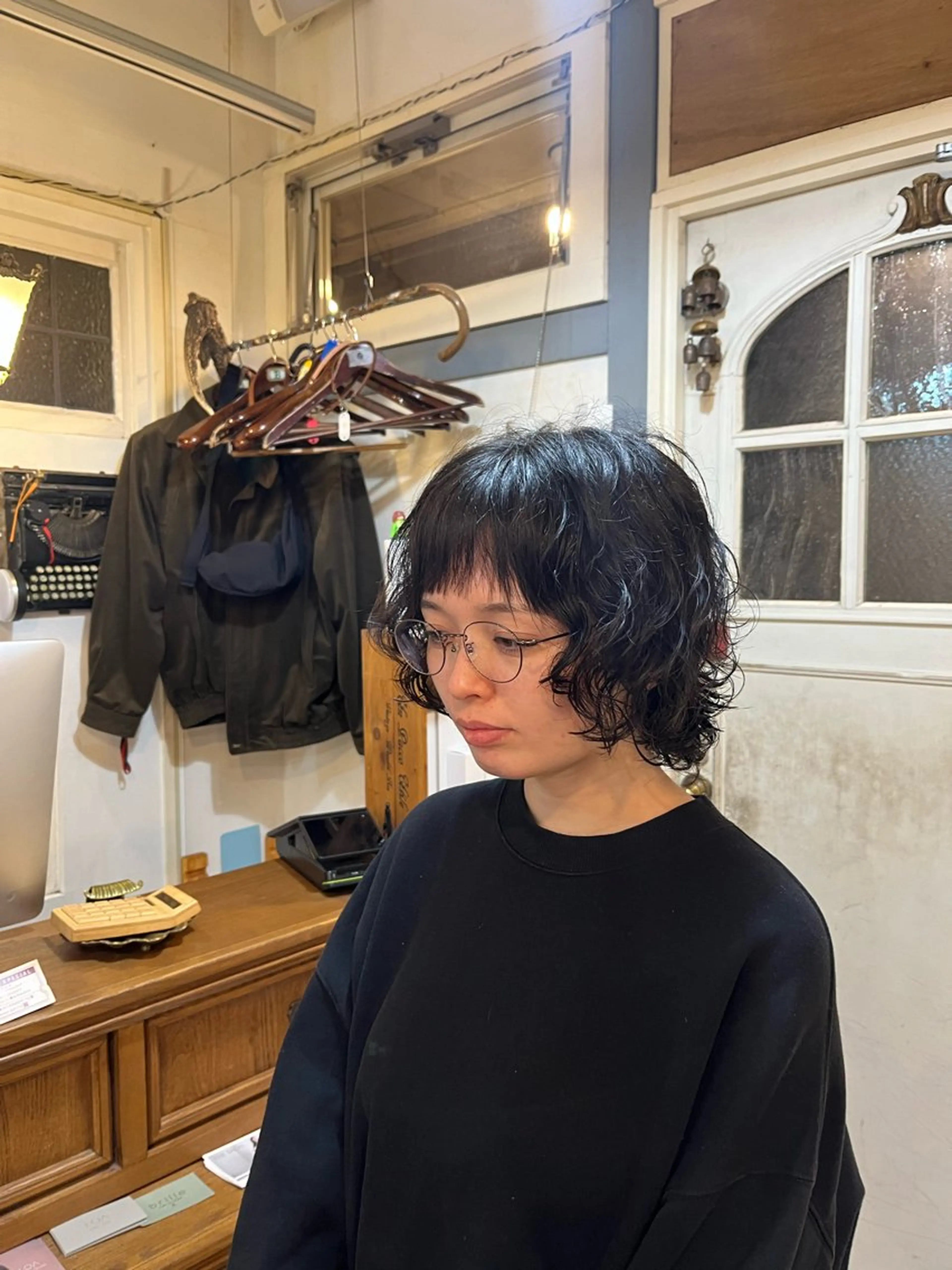 ミディアム パーマ ミディアムパーマ カット パーマ ヘッドスパ 抜け感パーマ/ 顔まわり/緒方椋のヘアスタイル